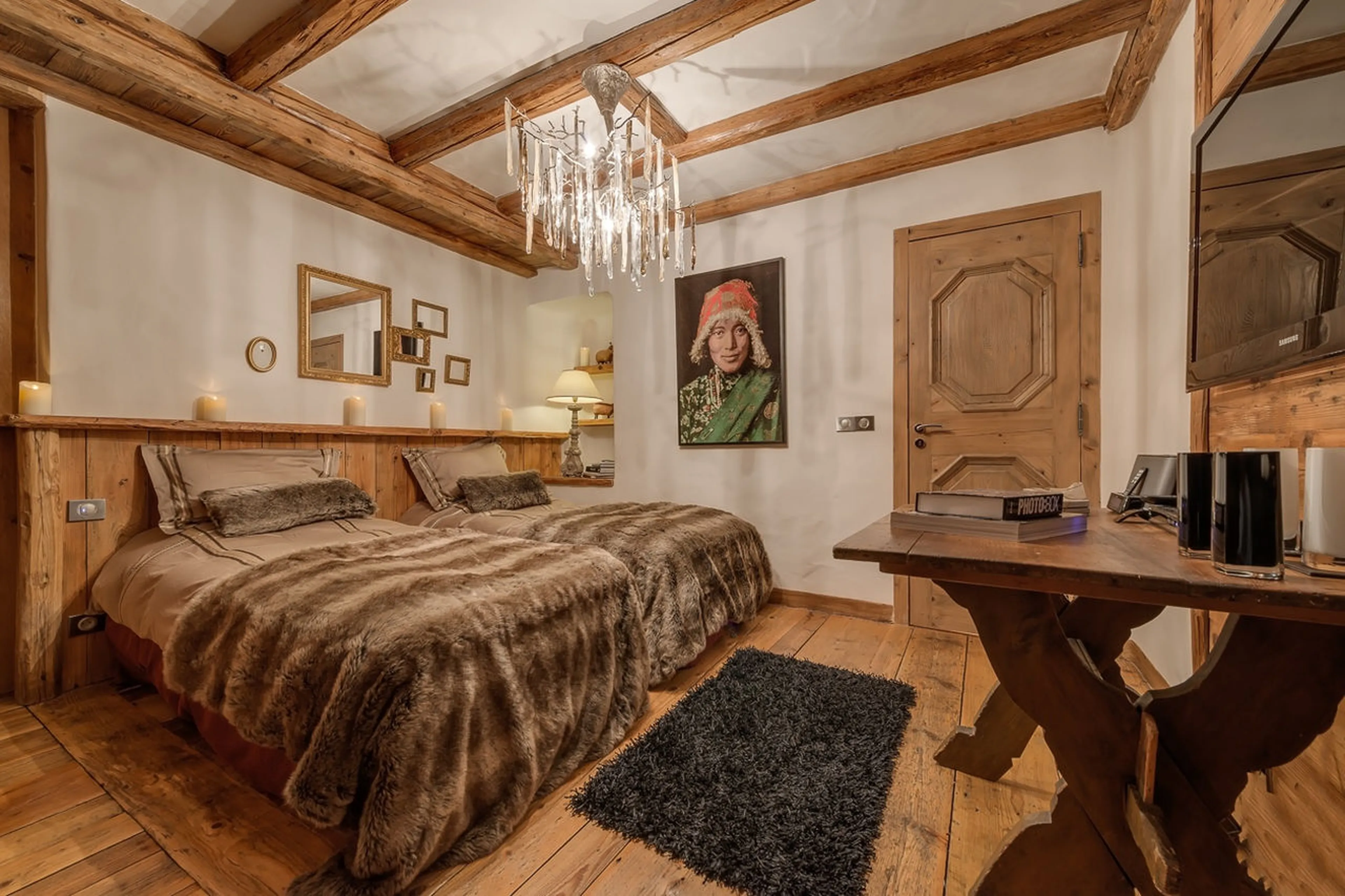 Spacious en-suite double/twin bedroom in Chalet Le Rocher in Val d’Isere