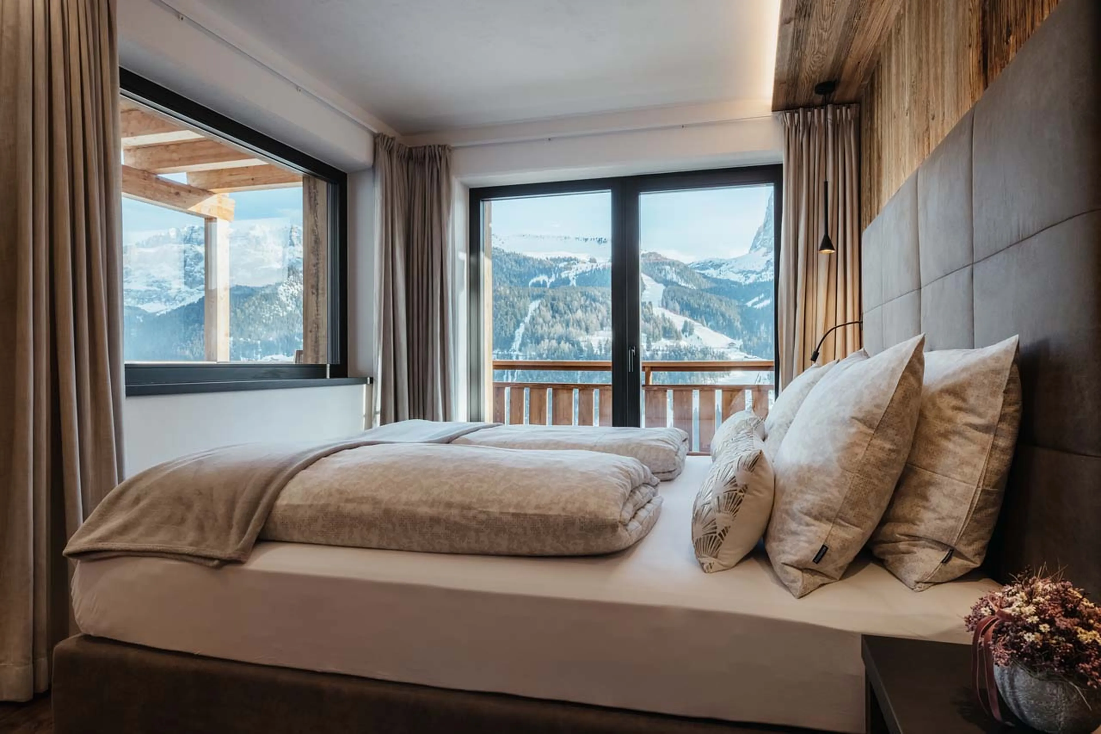 Double bedroom with balcony access in Chalet Lefiro, Val Gardena