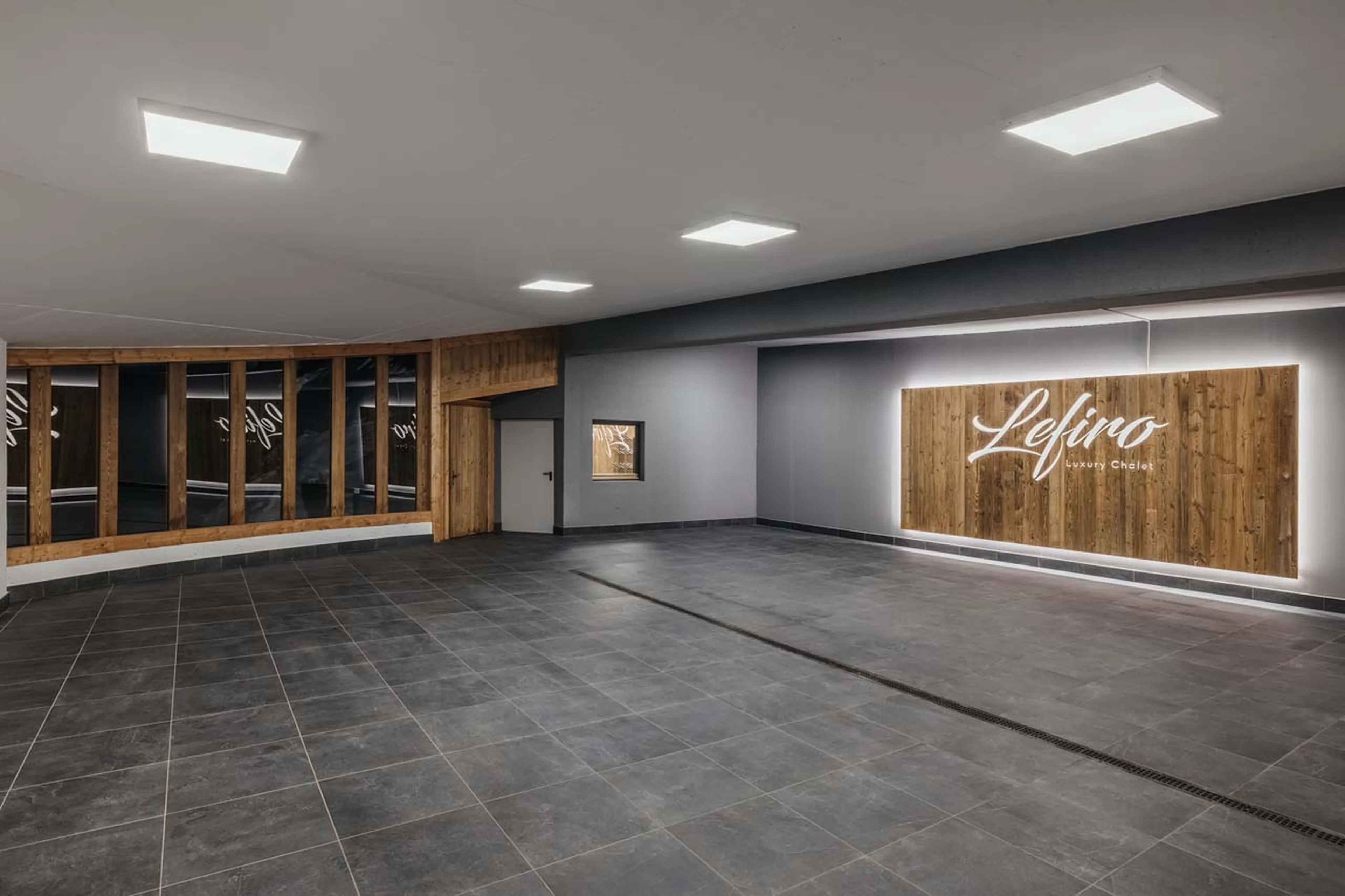 Spacious garage for car parking in Chalet Lefiro, Val Gardena