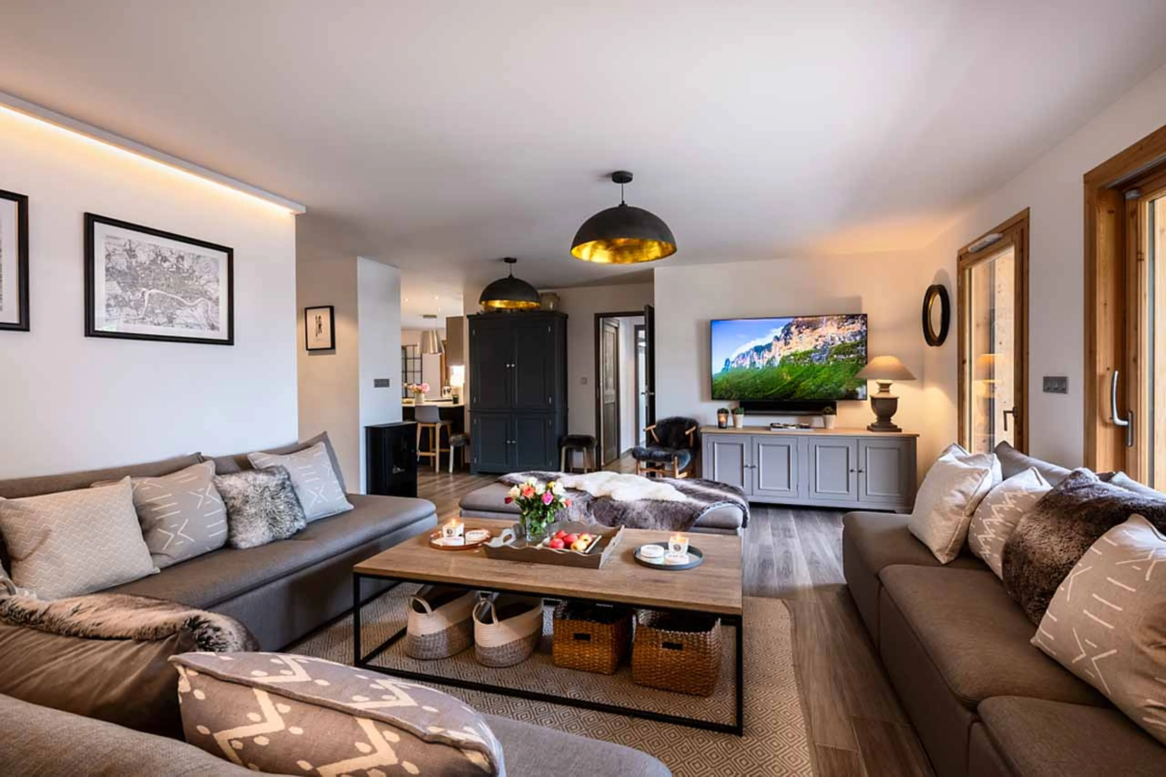 TV in living room of Apartment Les Abeilles in Morzine