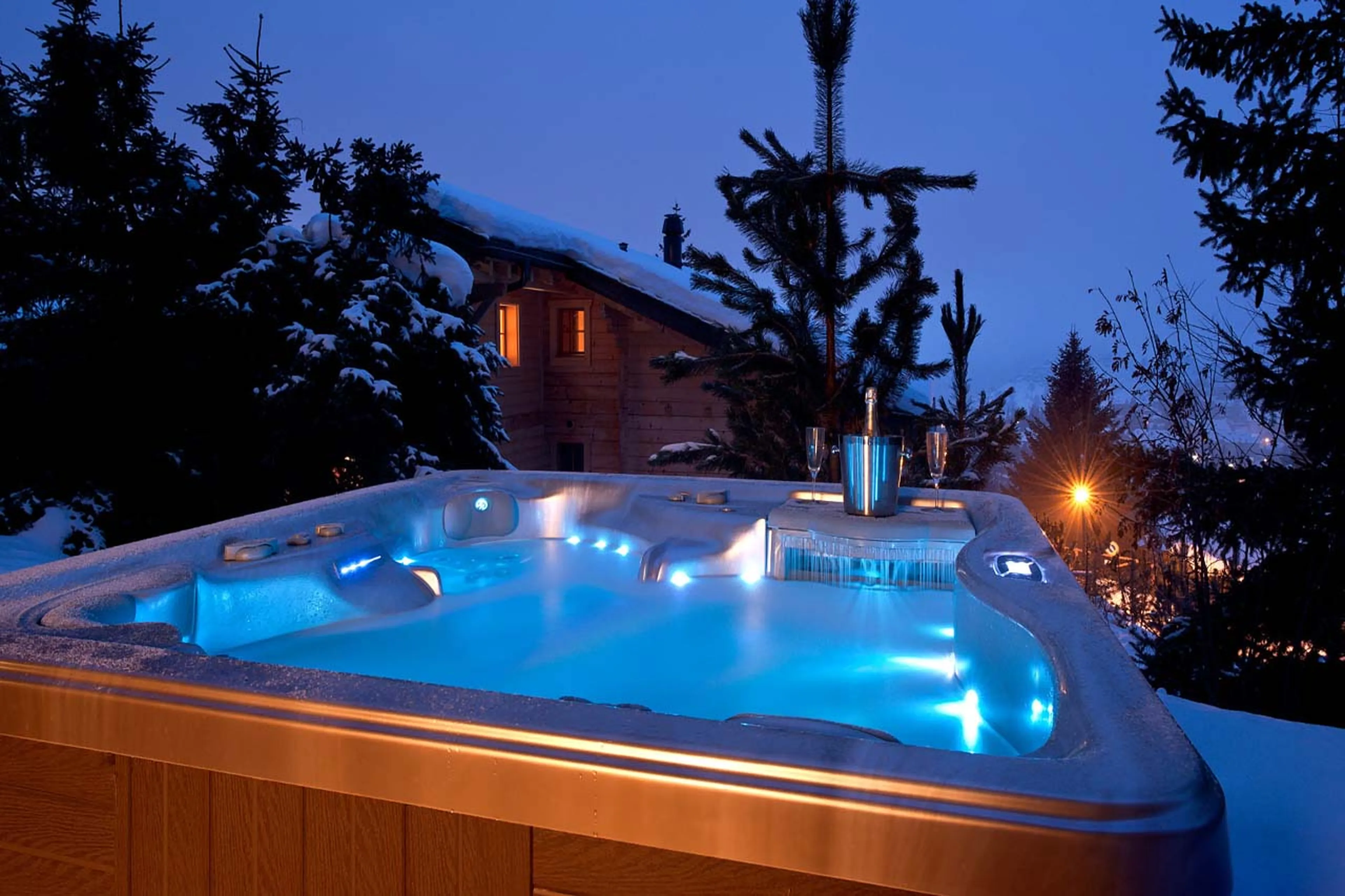 Outdoor hot tub at Chalet Les Attelas in Verbier
