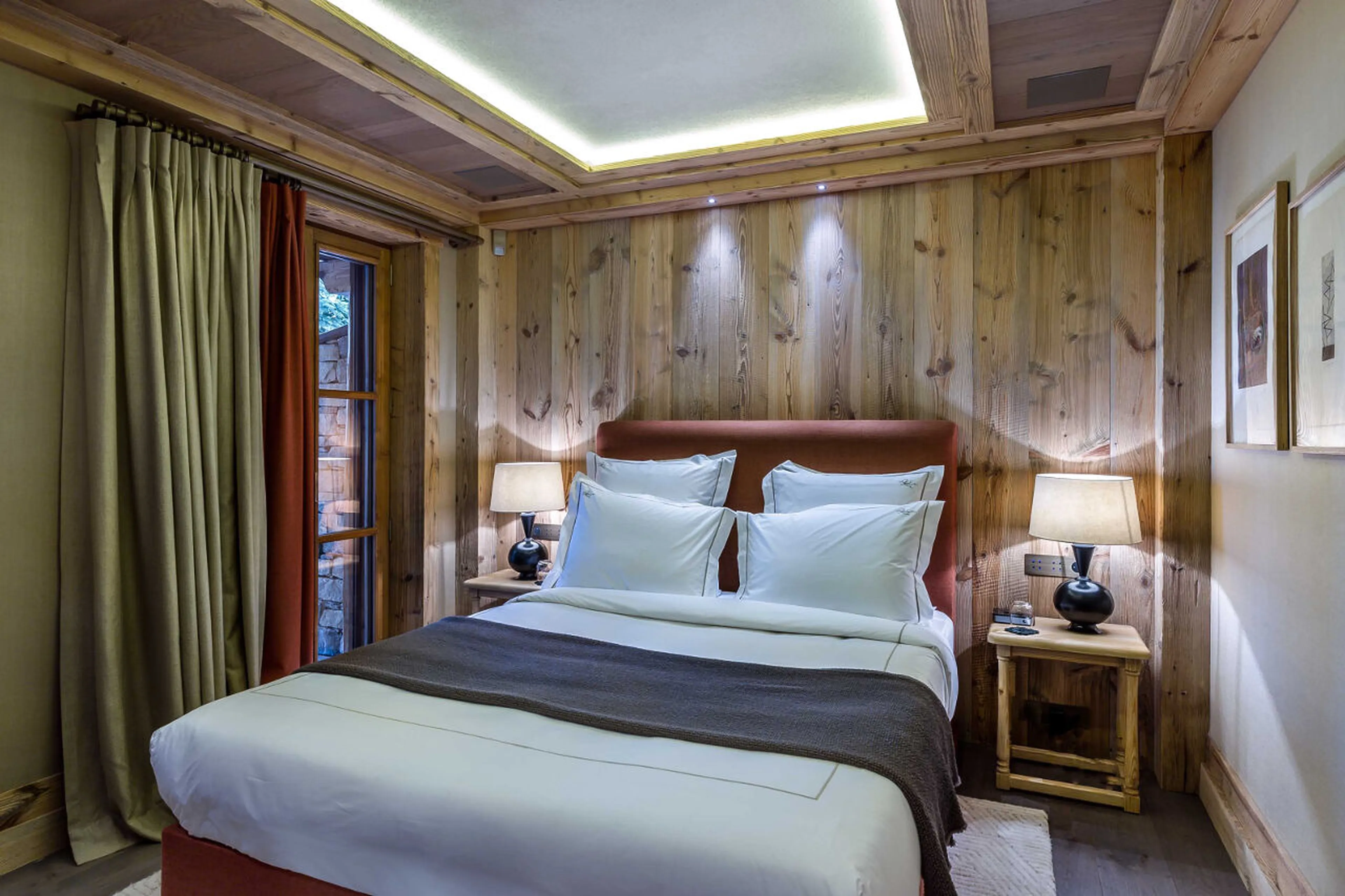 En suite double bedroom open to the terrace in Chalet Les Bastidons  in Courchevel 1850
