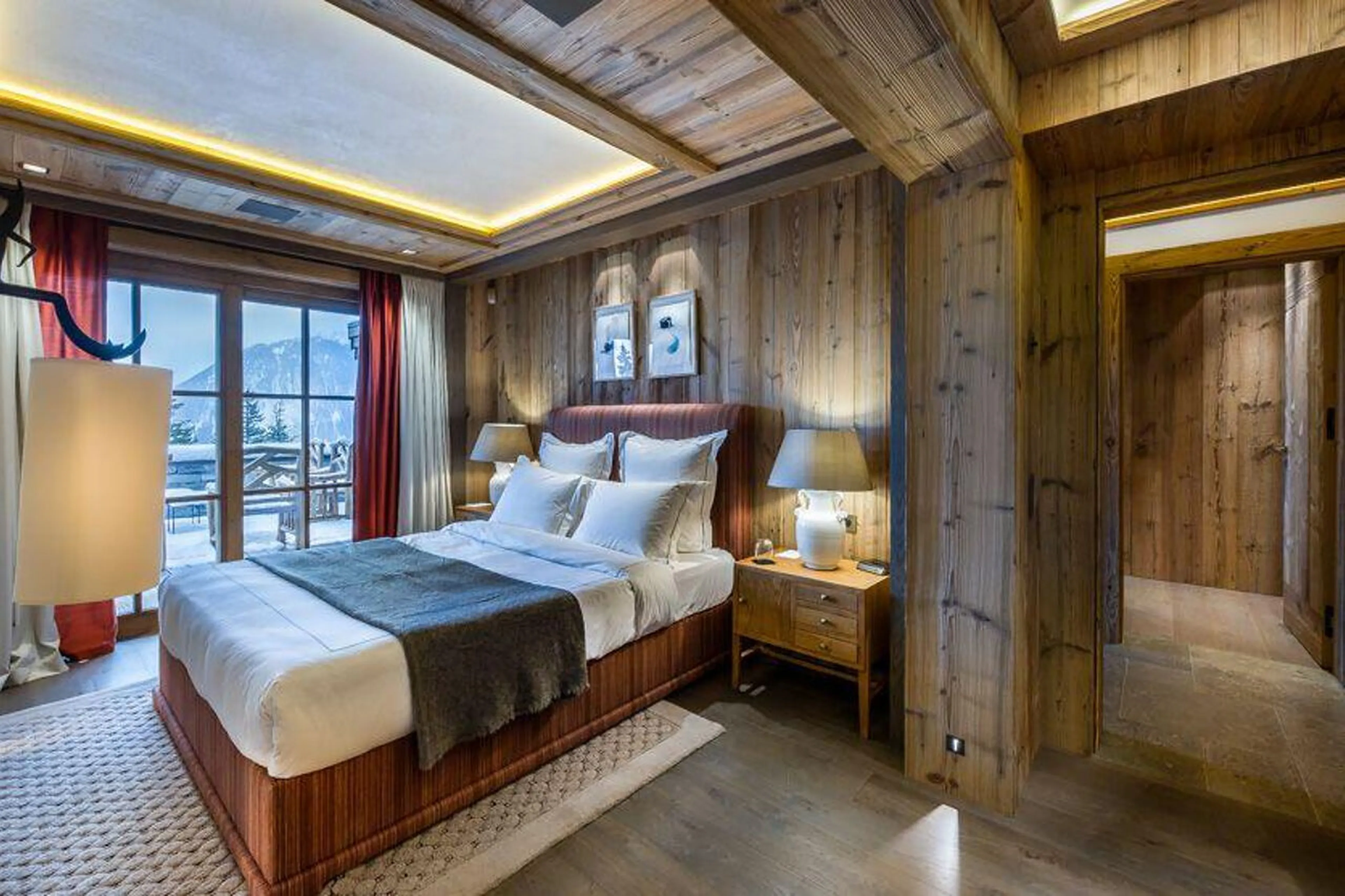En suite double bedroom, with dressing area, in Chalet Les Bastidons  in Courchevel 1850