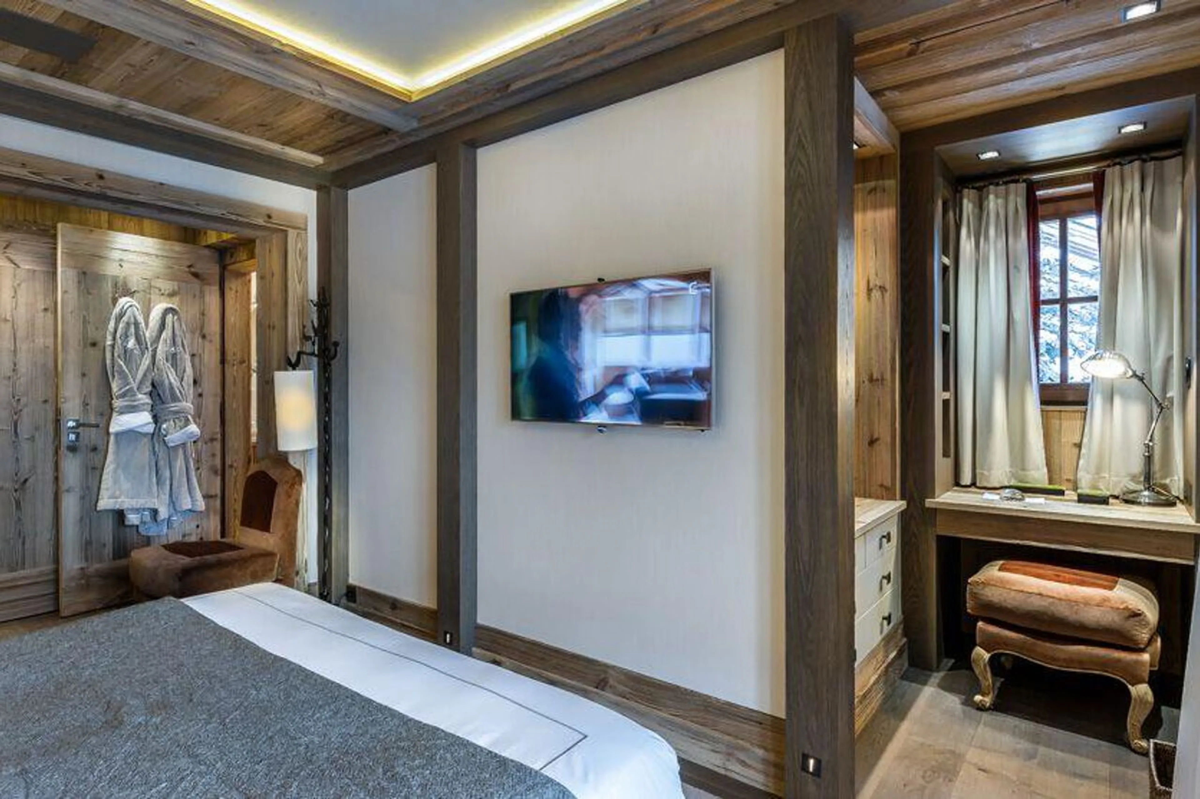 Double bedroom with dressing area and vanity corner in Chalet Les Bastidons  in Courchevel 1850