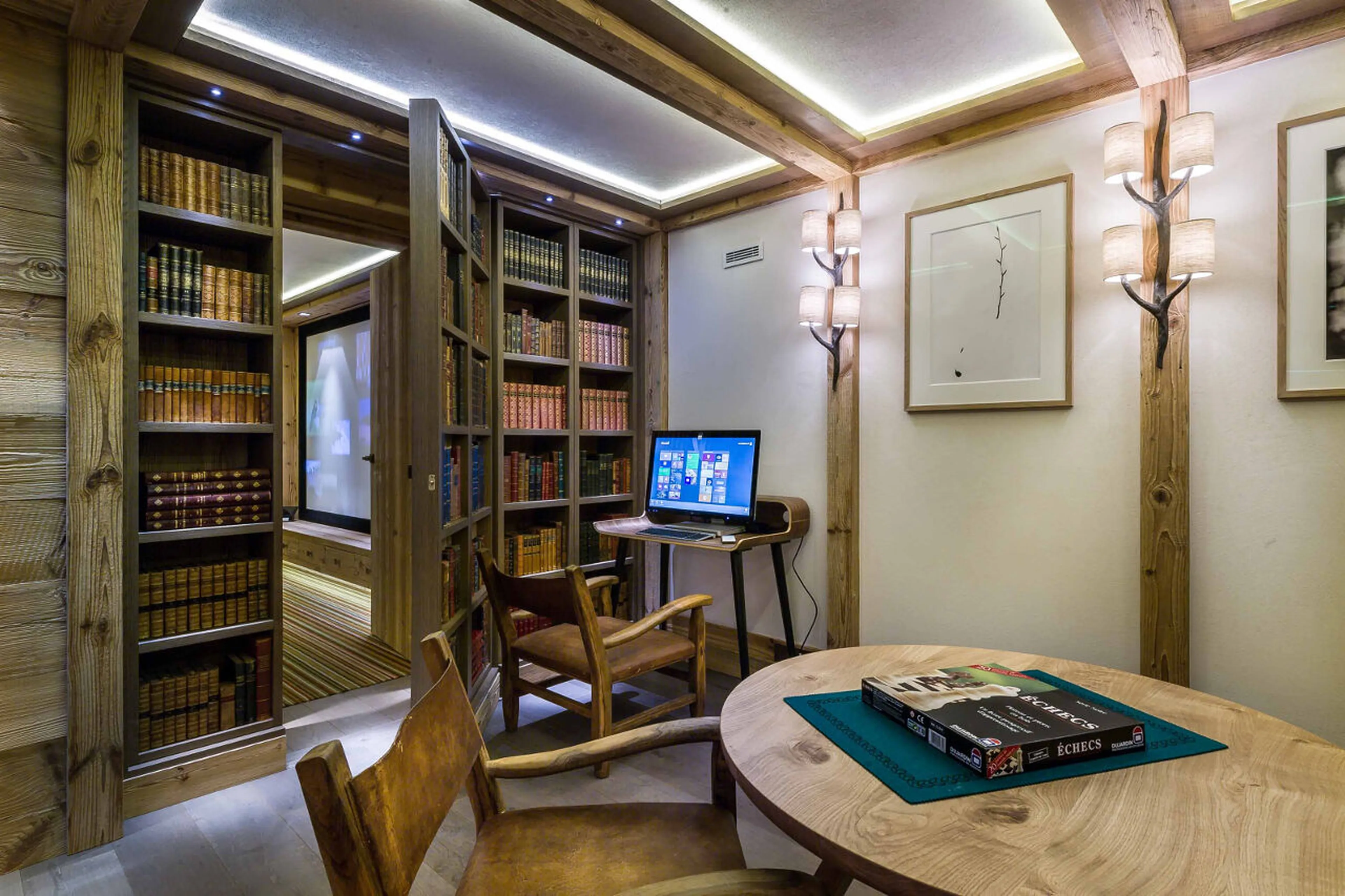 Games room with laptop, books and games in Chalet Les Bastidons  in Courchevel 1850