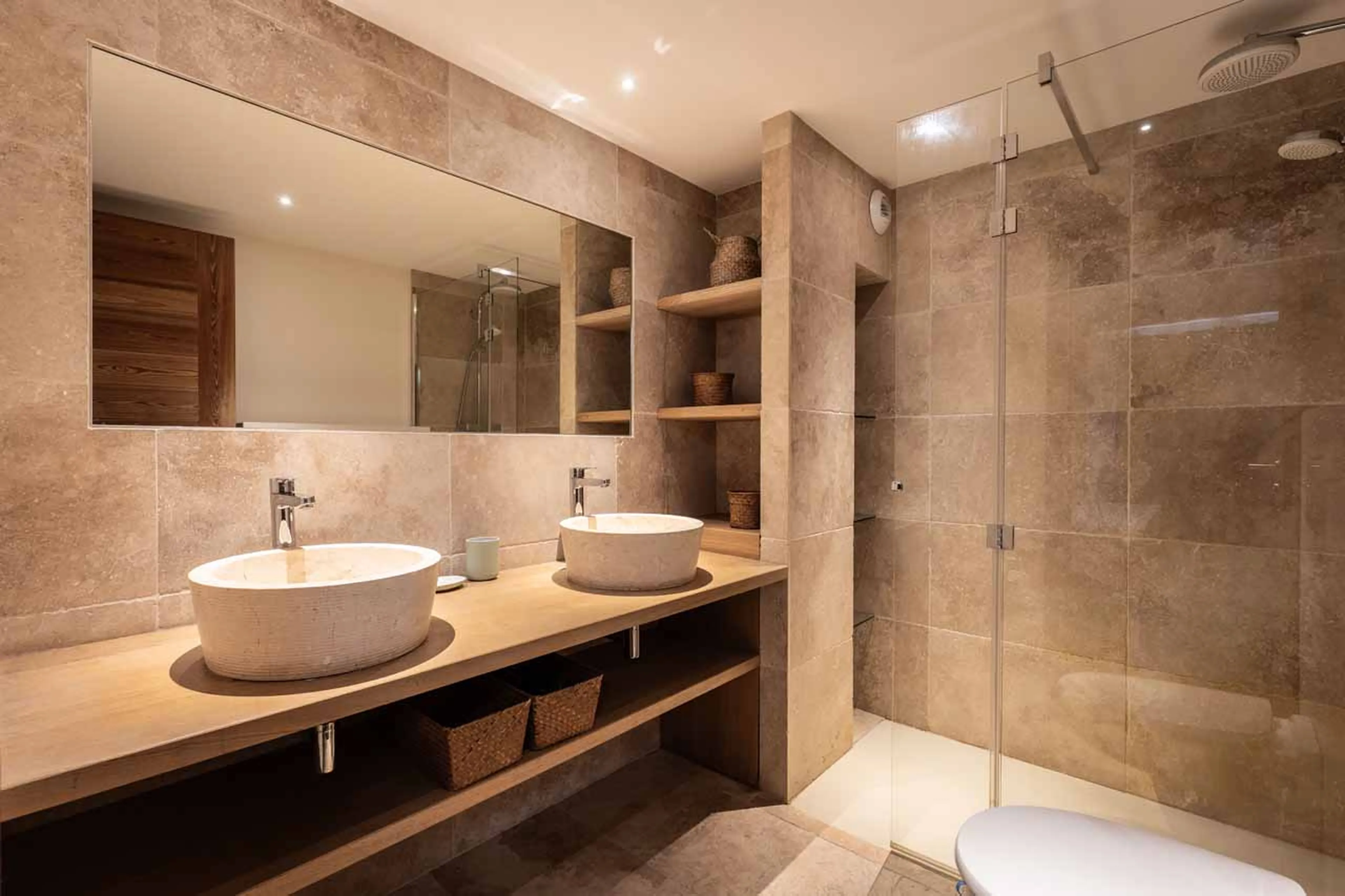 Bedroom 1 en-suite at Chalet Les Clarines d'Or in Courchevel 1650