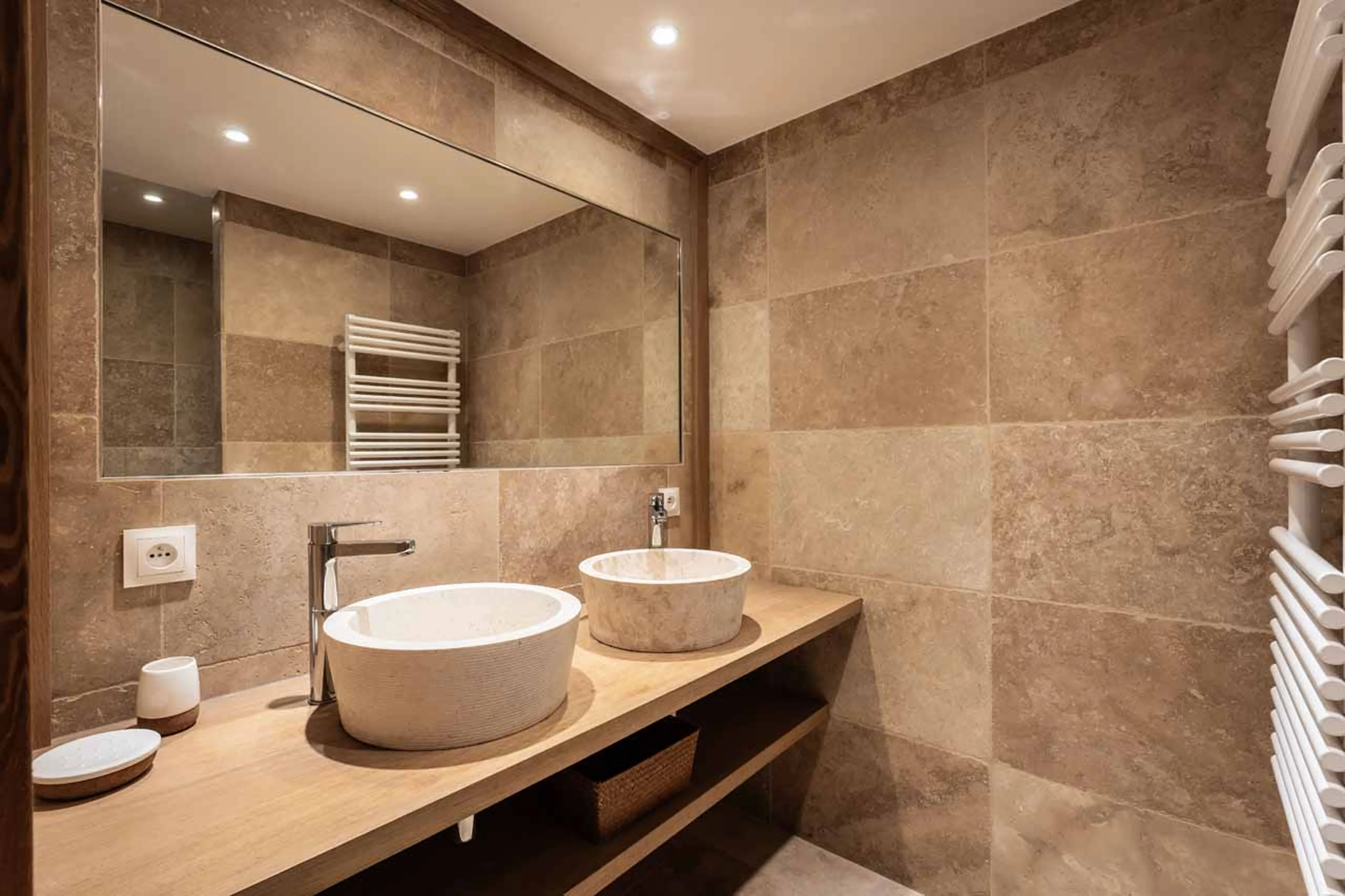 Bedroom 4 en-suite at Chalet Les Clarines d'Or in Courchevel 1650