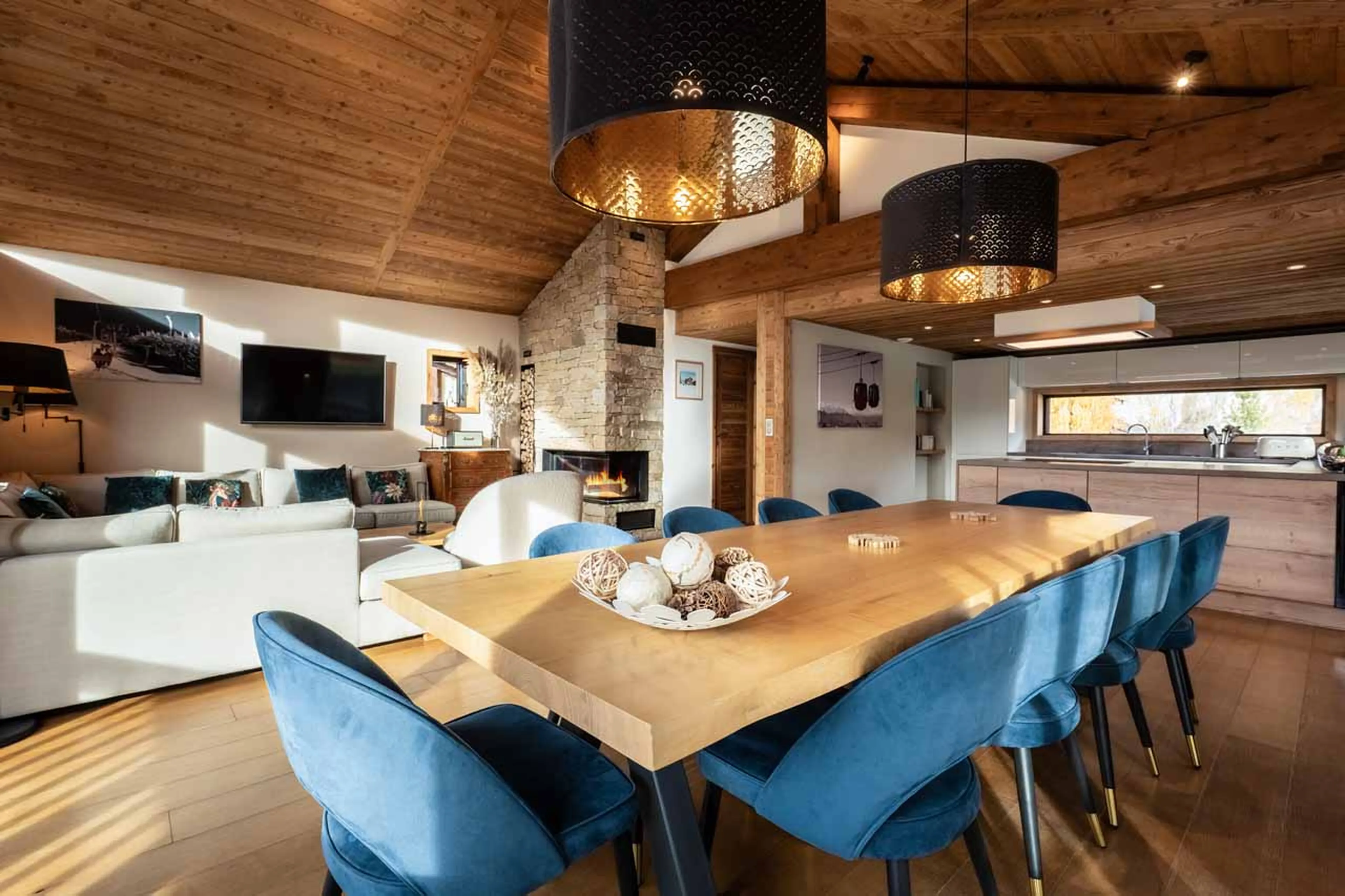 Open-plan living area at Chalet Les Clarines d'Or in Courchevel 1650