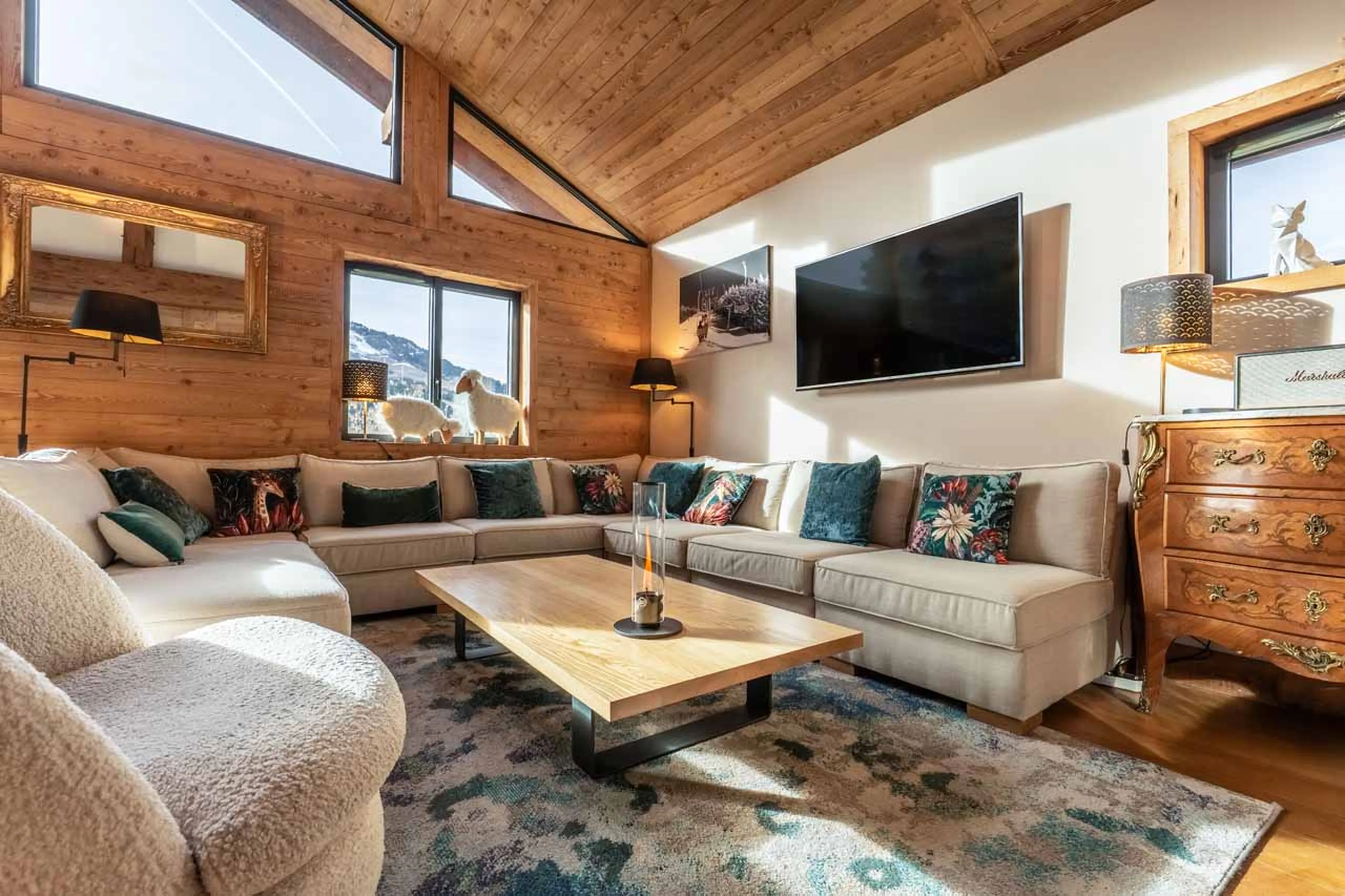 Living area sofas at Chalet Les Clarines d'Or in Courchevel 1650