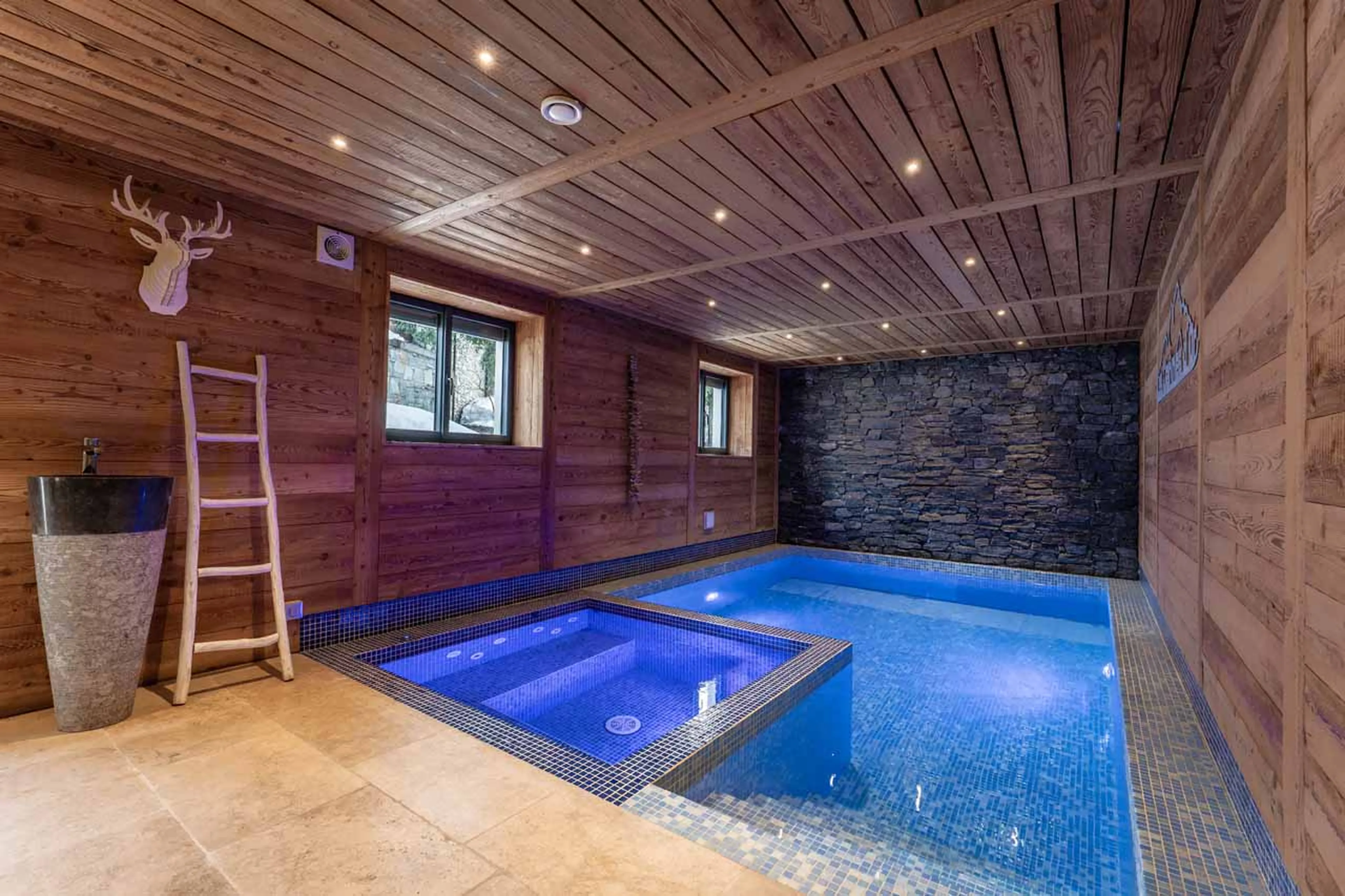 Spa pool at Chalet Les Clarines d'Or in Courchevel 1650