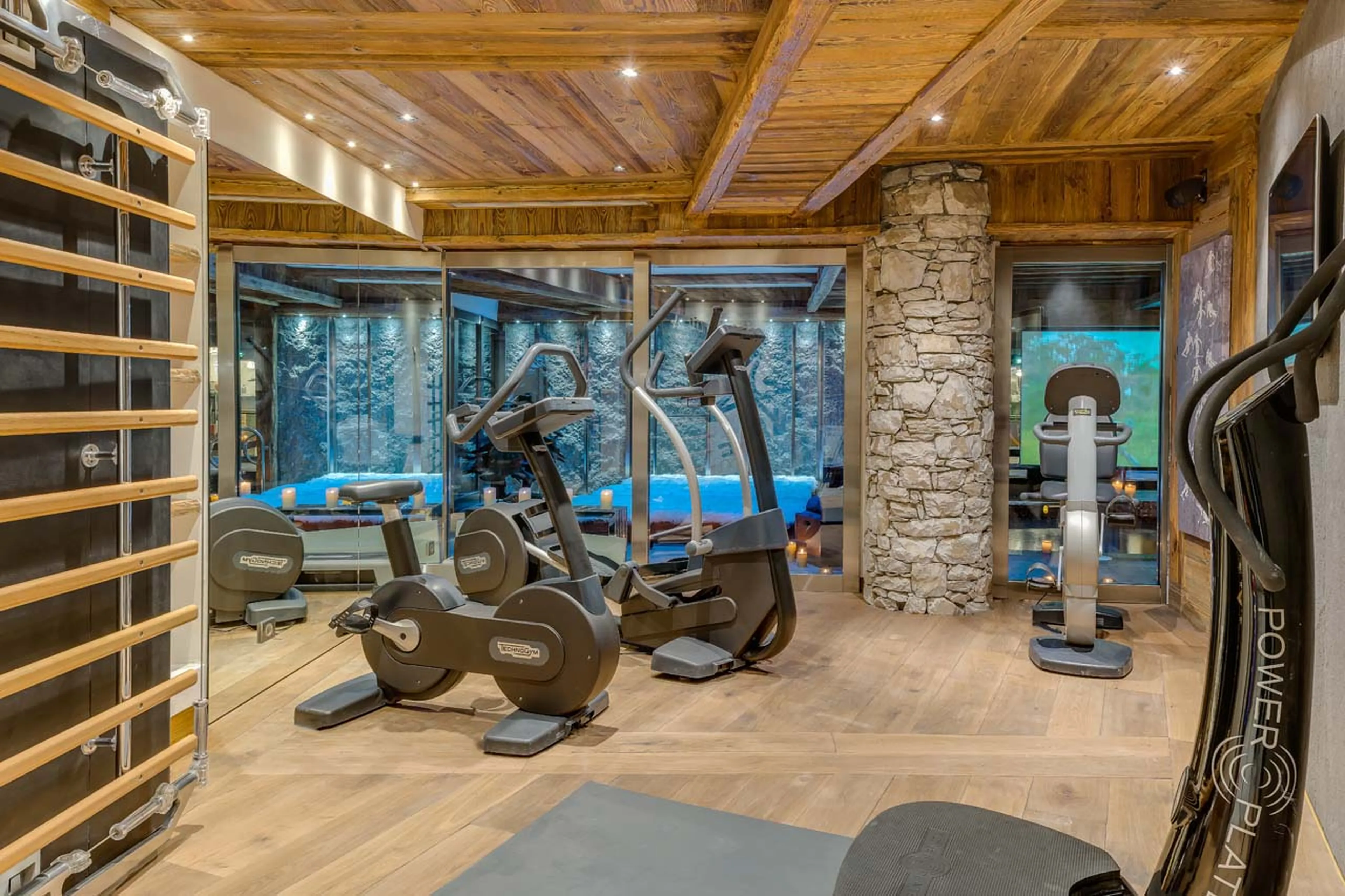 State-of-the-art gym with modern training equipment in Chalet Lhotse in Val d’ Isere