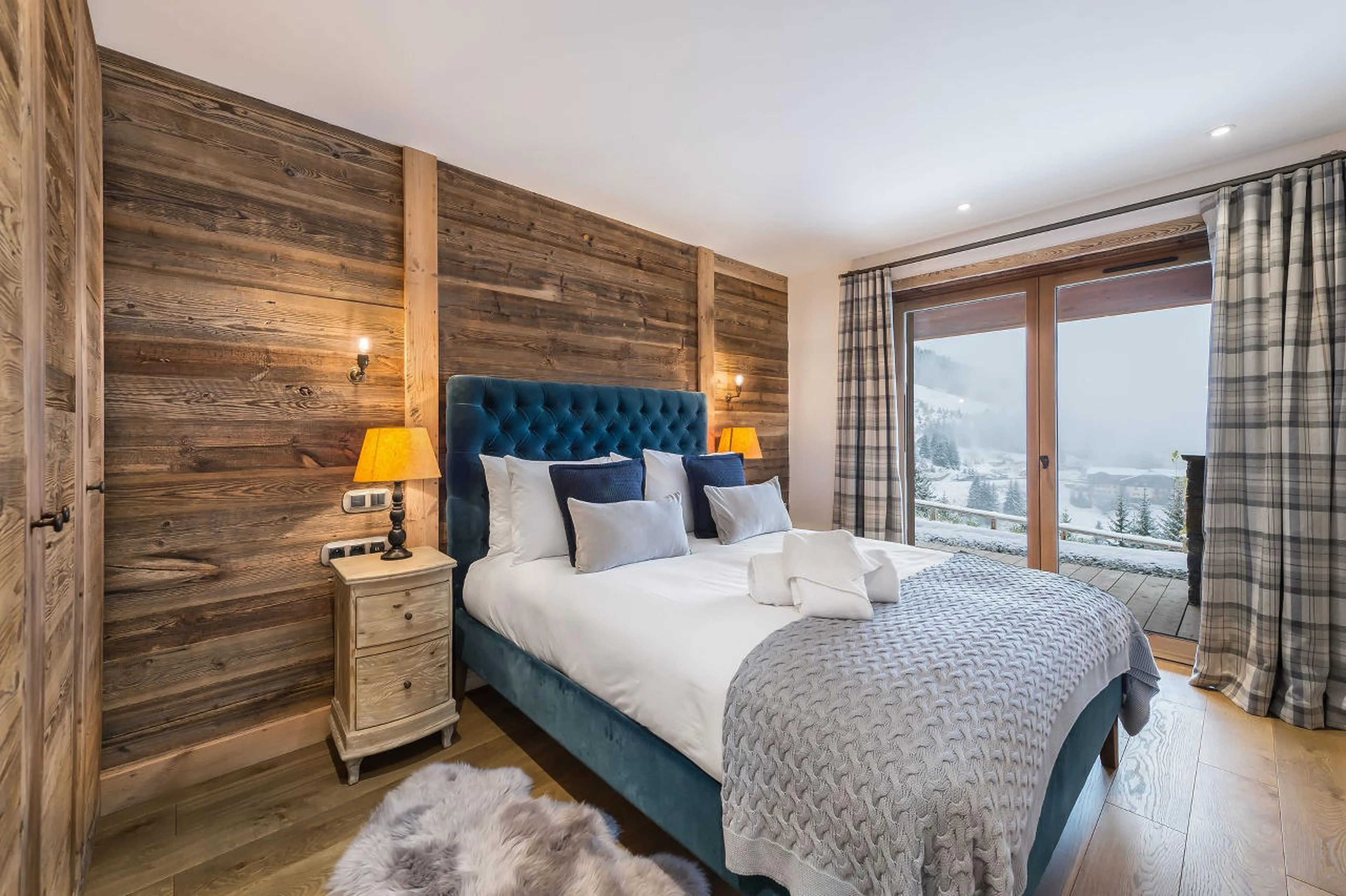 Double bedroom with terrace access in Chalet Libellule in Courchevel 1650