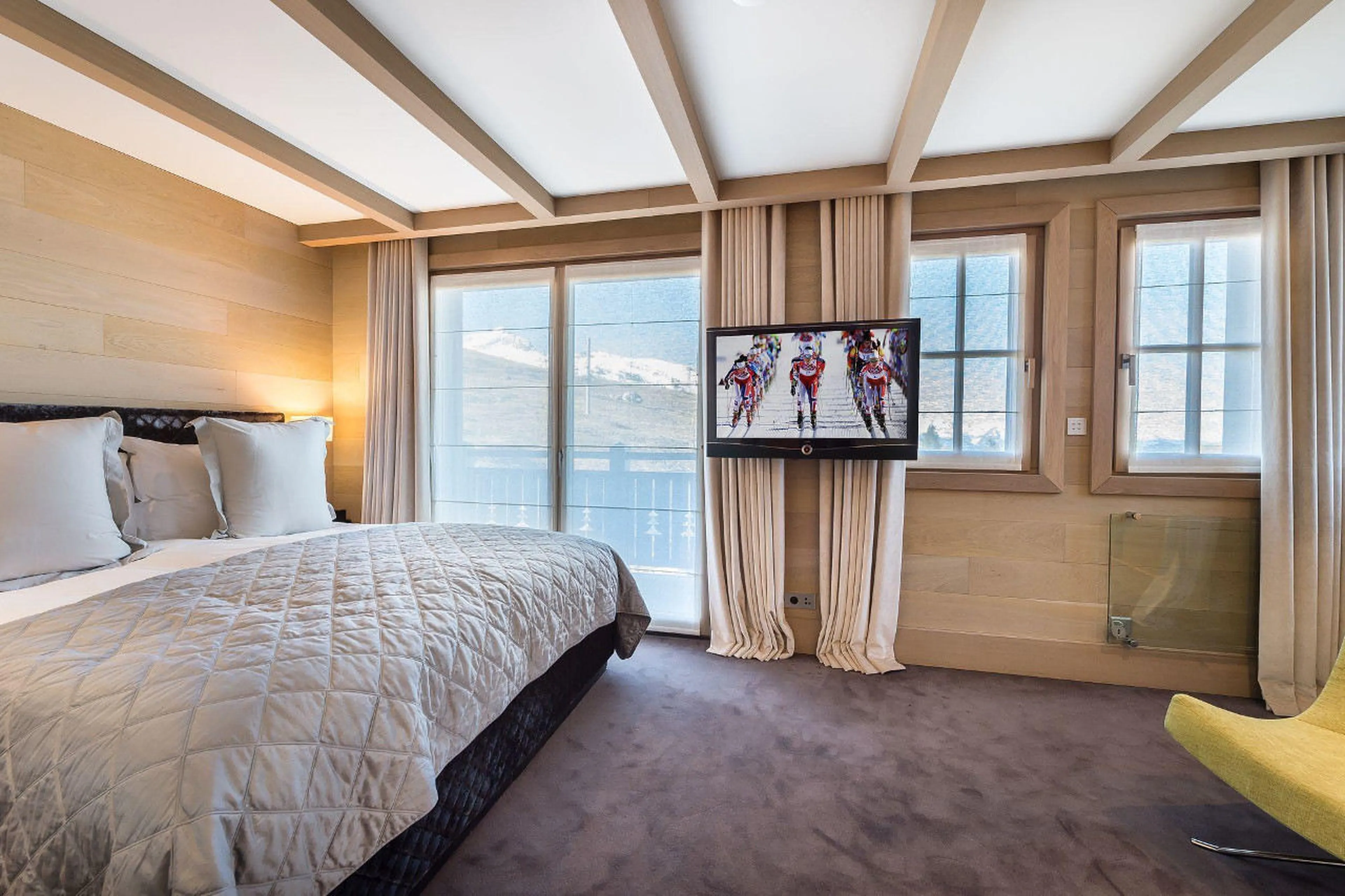 Double bedroom with splendid view in Chalet Licorne in Courchevel 1650