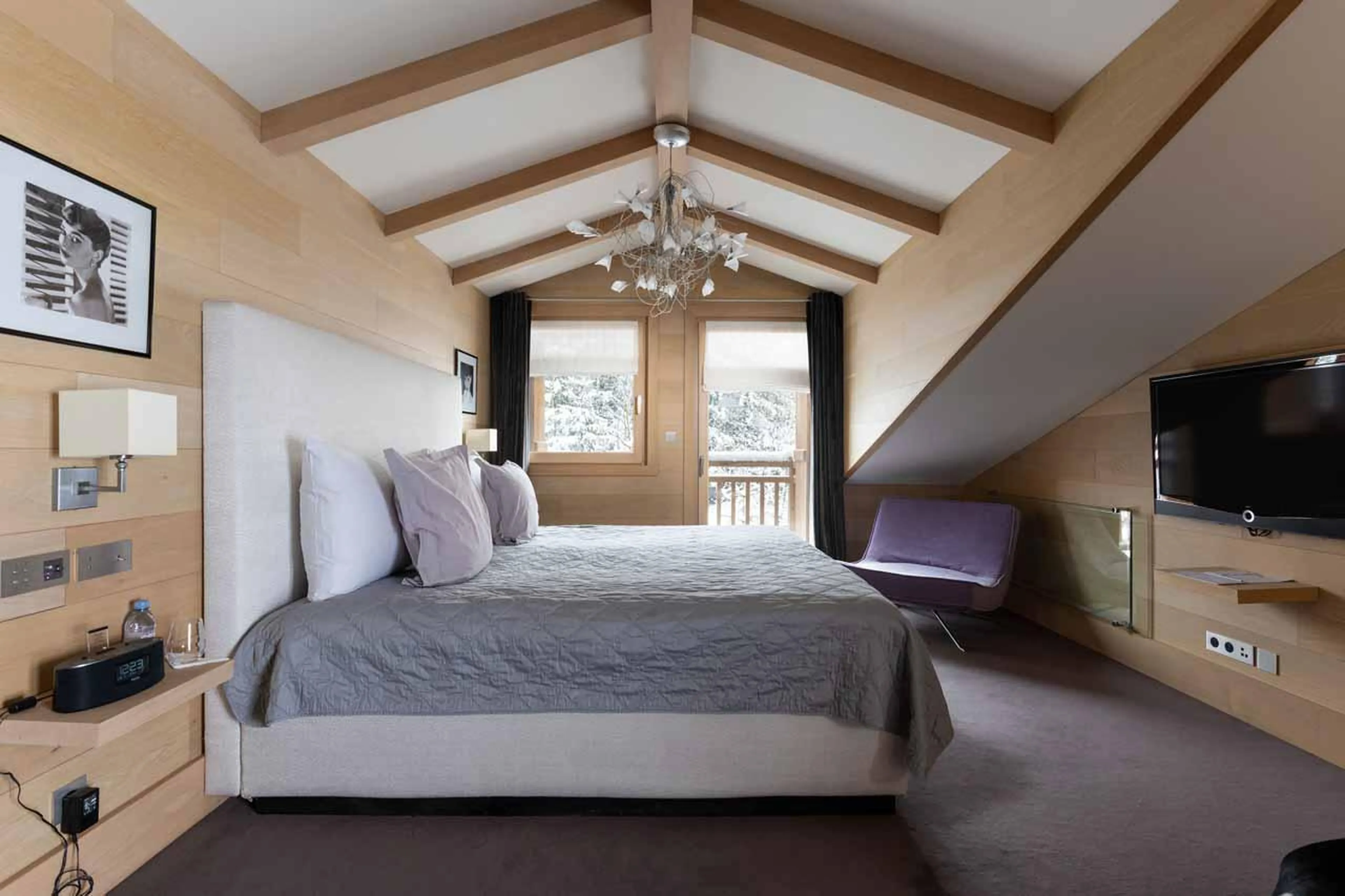 Master bedroom with dressing room in in Chalet Licorne in Courchevel 1650