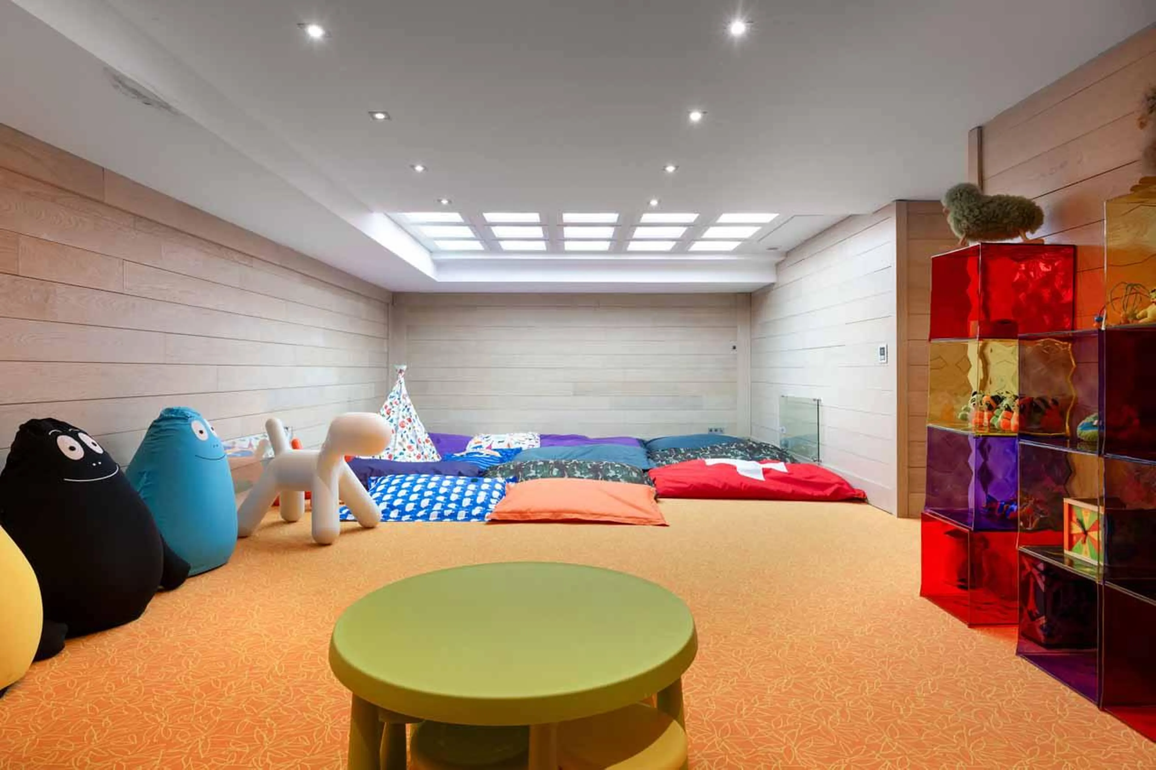 Playroom with TV in Chalet Licorne in Courchevel 1650