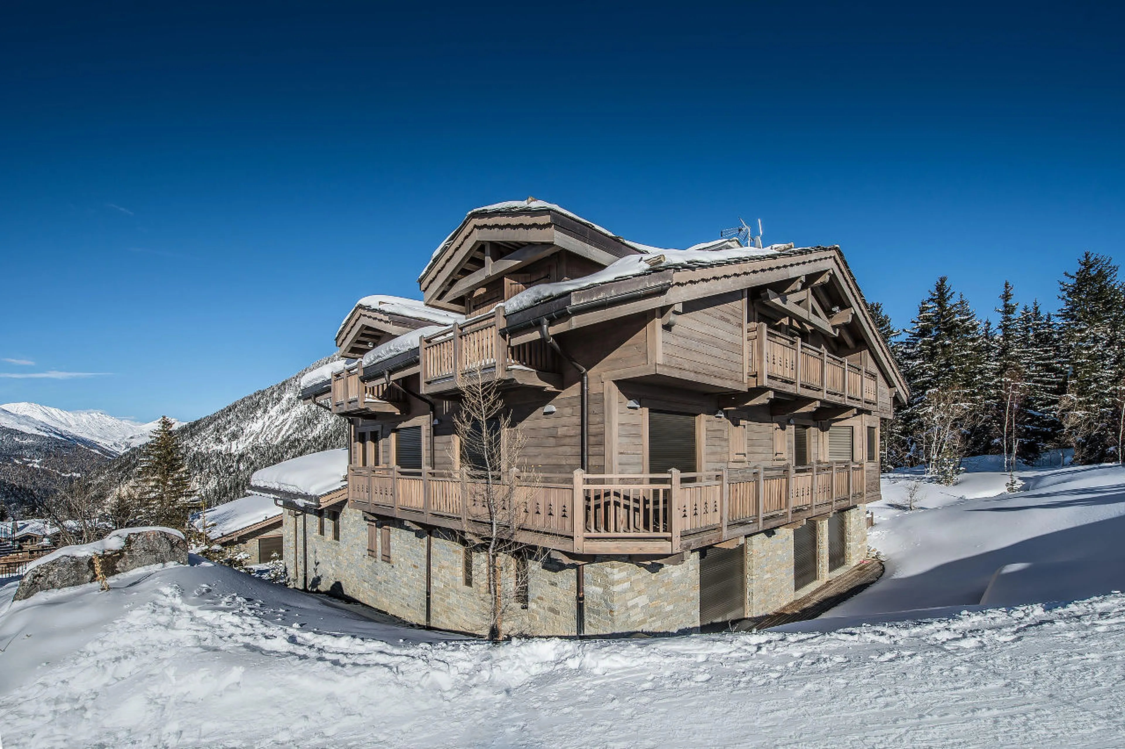 Ski in, ski out Chalet Licorne in prestigious area of Courchevel 1650
