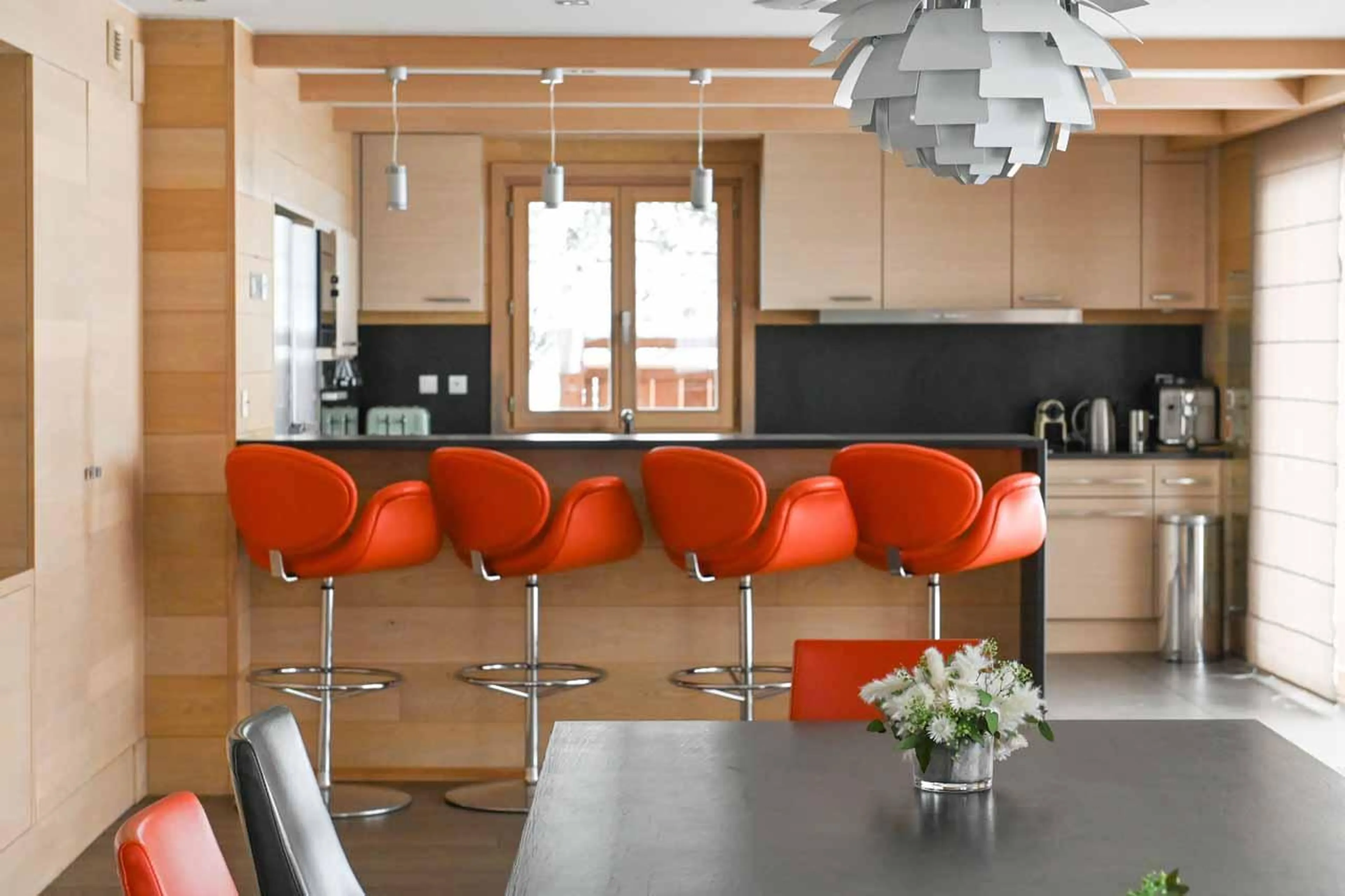 Large American-style kitchen of Chalet Licorne in Courchevel 1650