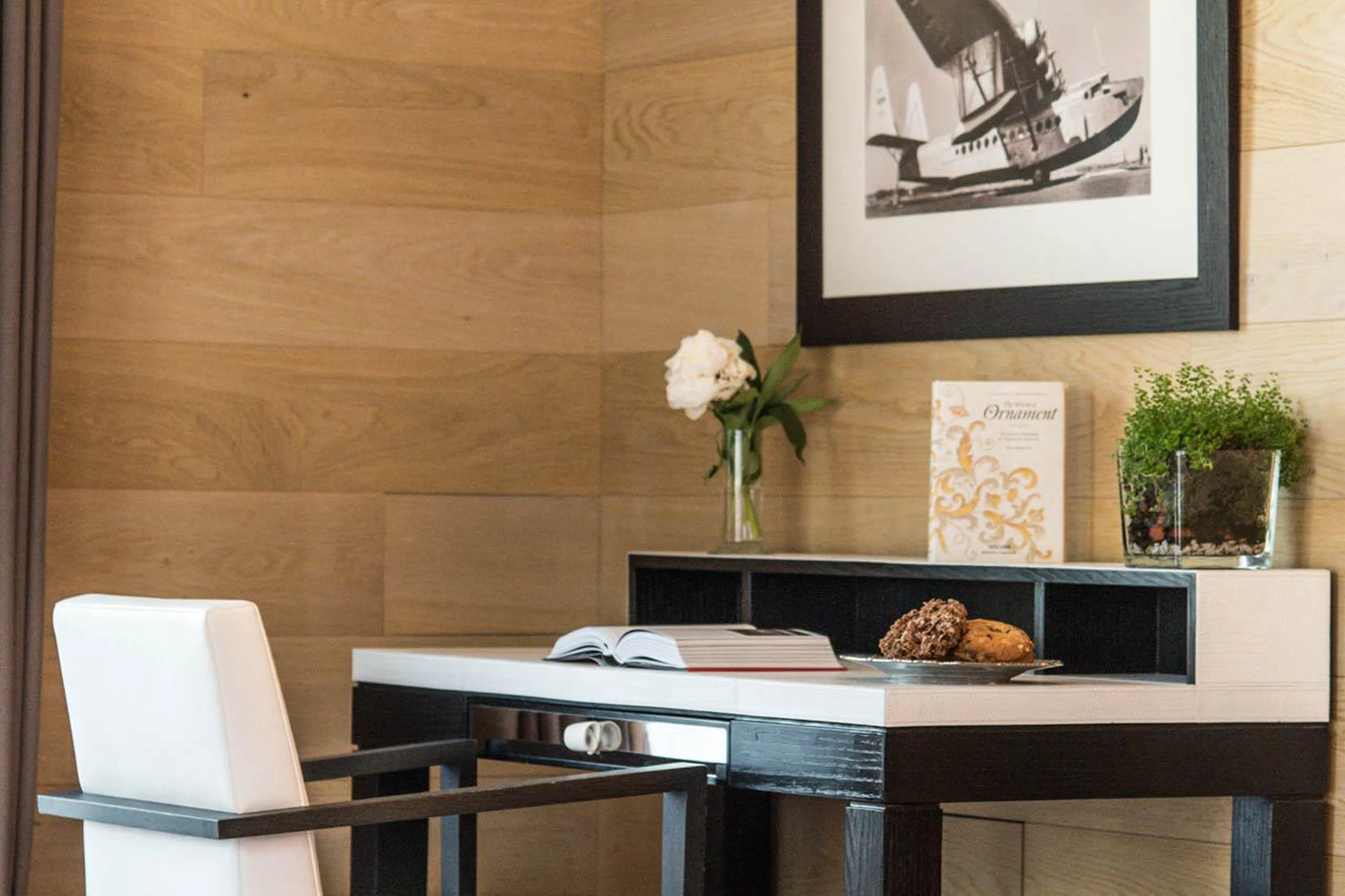 Desk in Master bedroom of Chalet Licorne des Neiges in Courchevel 1650