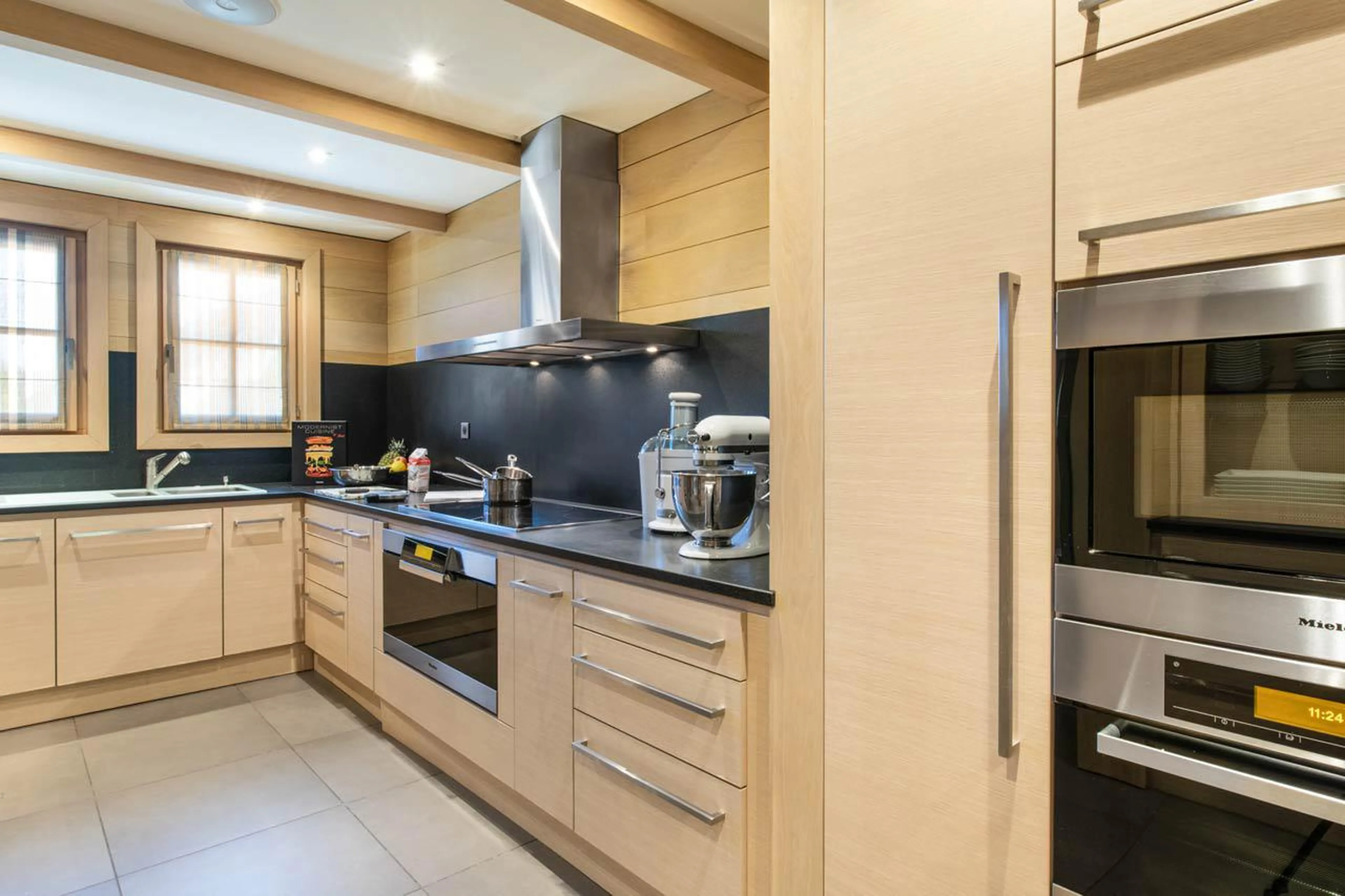 Modern separate kitchen of Chalet Licorne des Neiges in Courchevel 1650