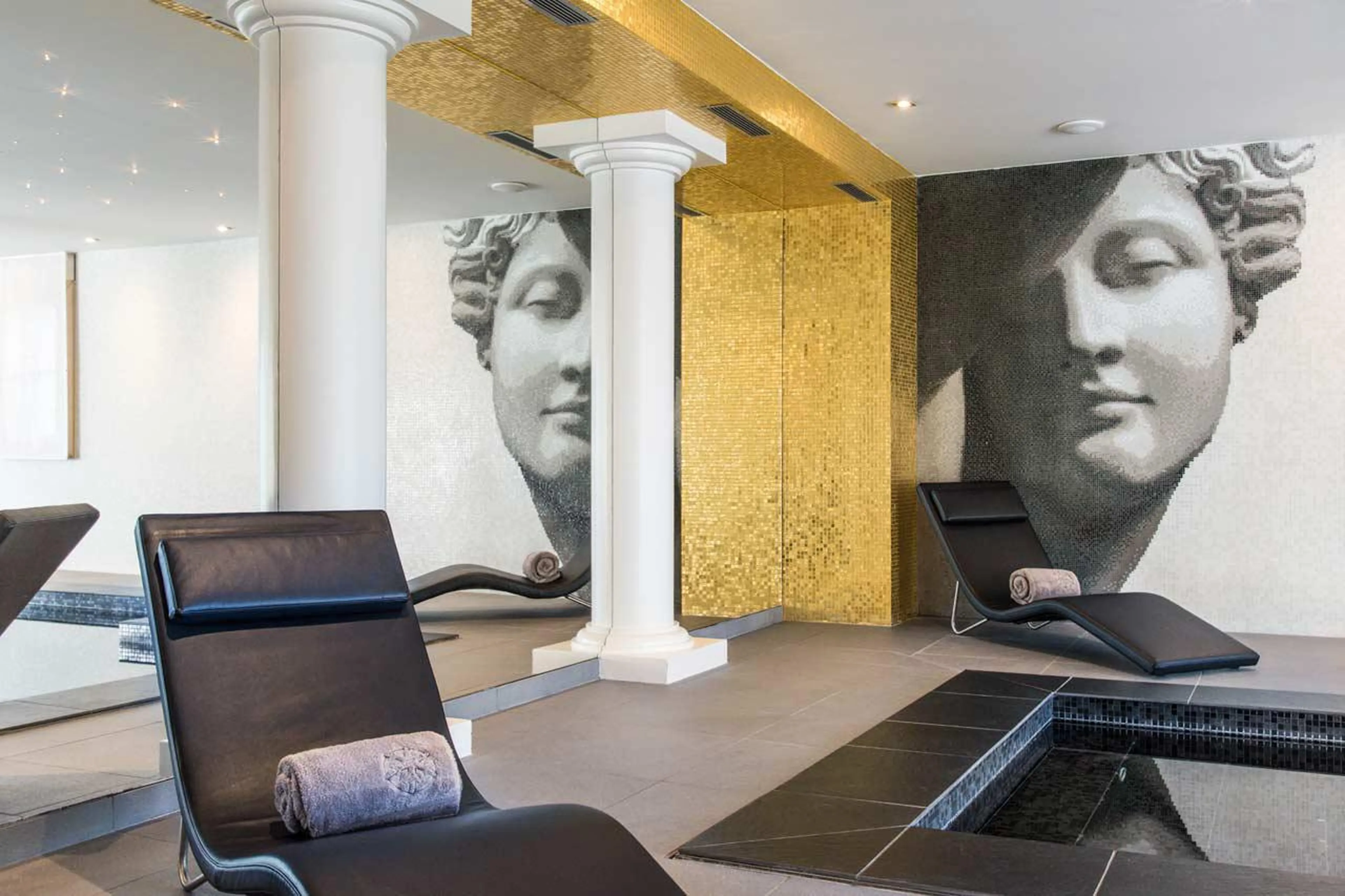 Loungers in spa area of Chalet Licorne des Neiges in Courchevel 1650