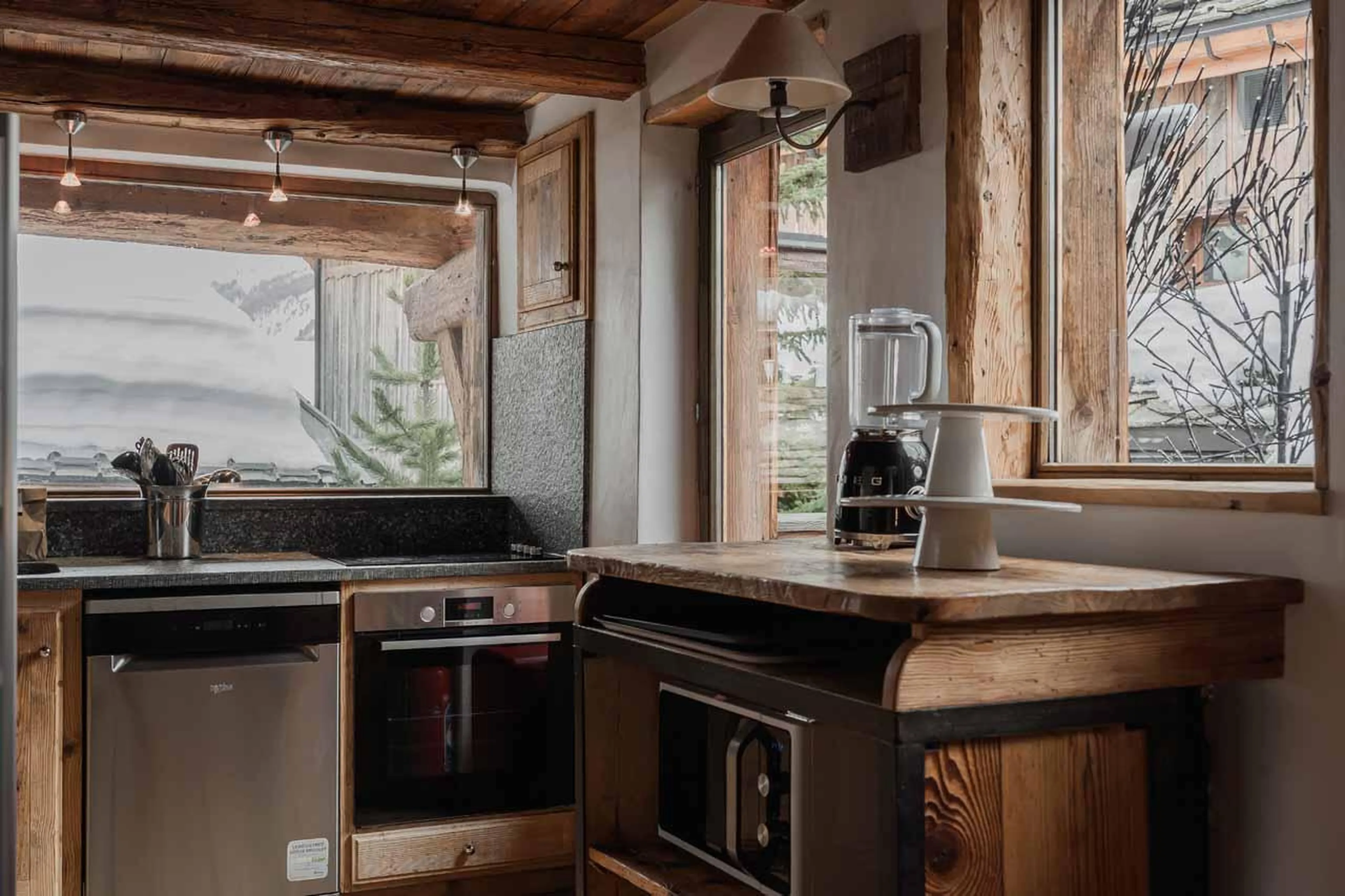 Fully-equipped kitchen in Chalet Lievre Blanc, Val d'Isere