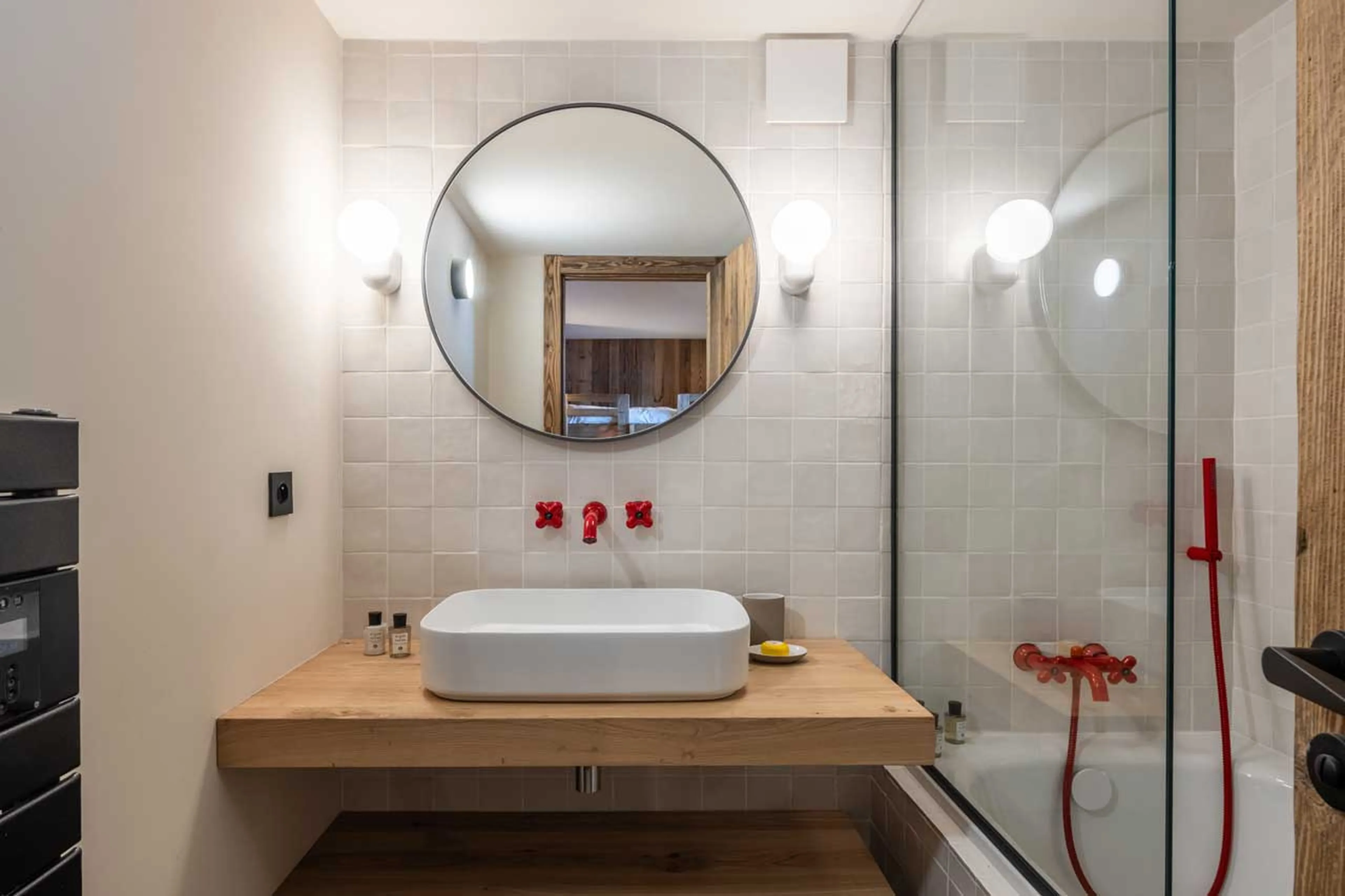Bedroom 2 en-suite at Chalet L'Orchidee in Meribel