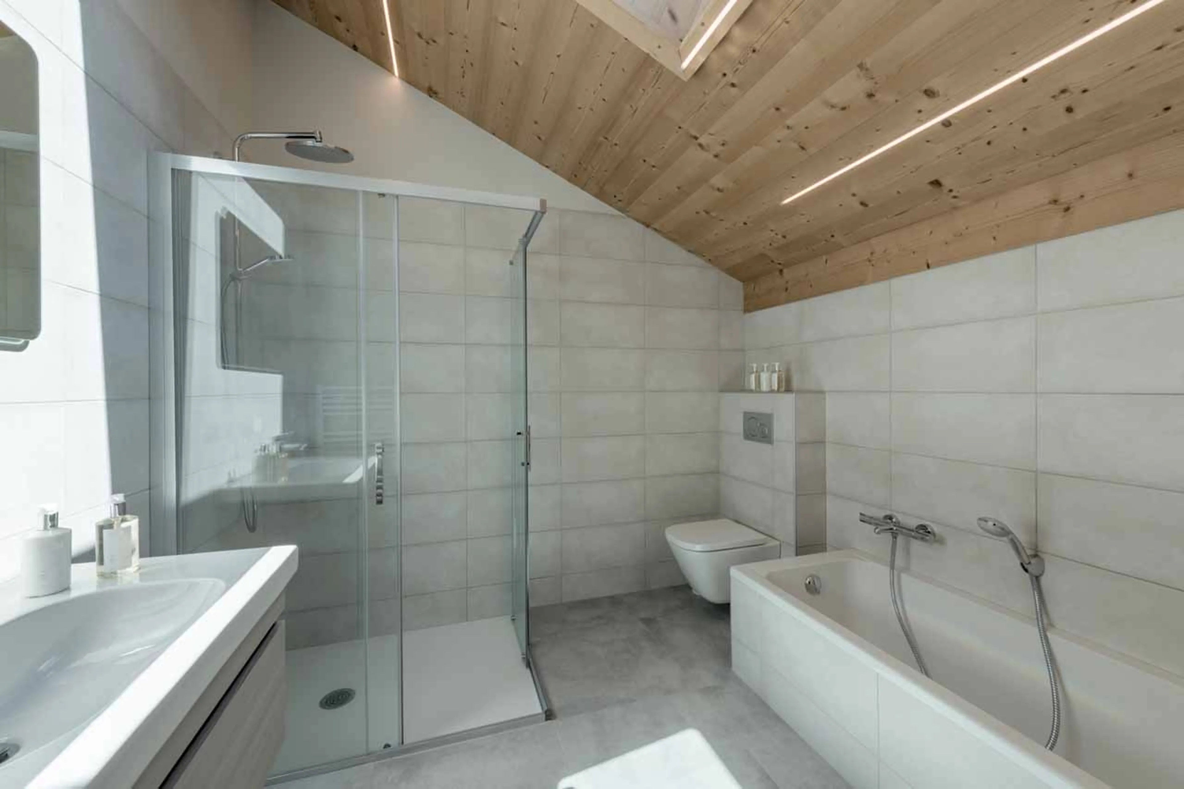 Bathroom one at Chalet Lorne in Morzine