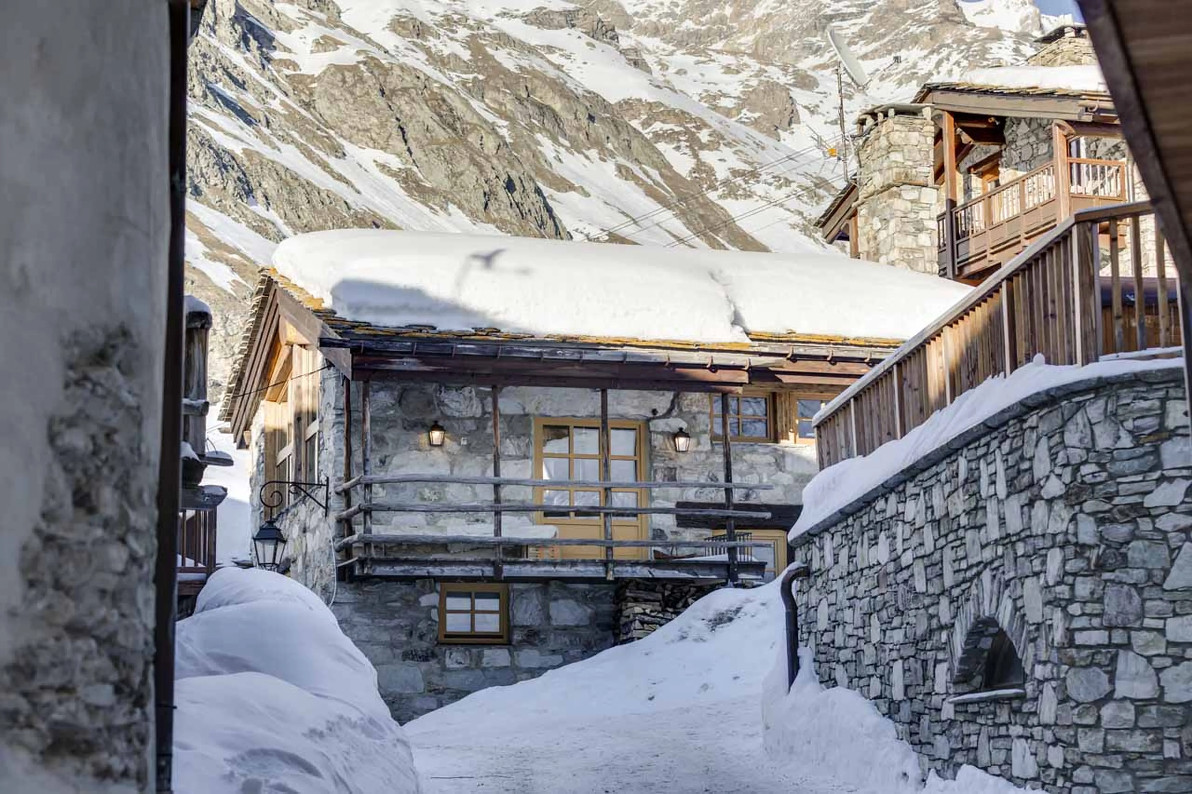 Exterior in winter at Chalet Loup in Val d'Isere