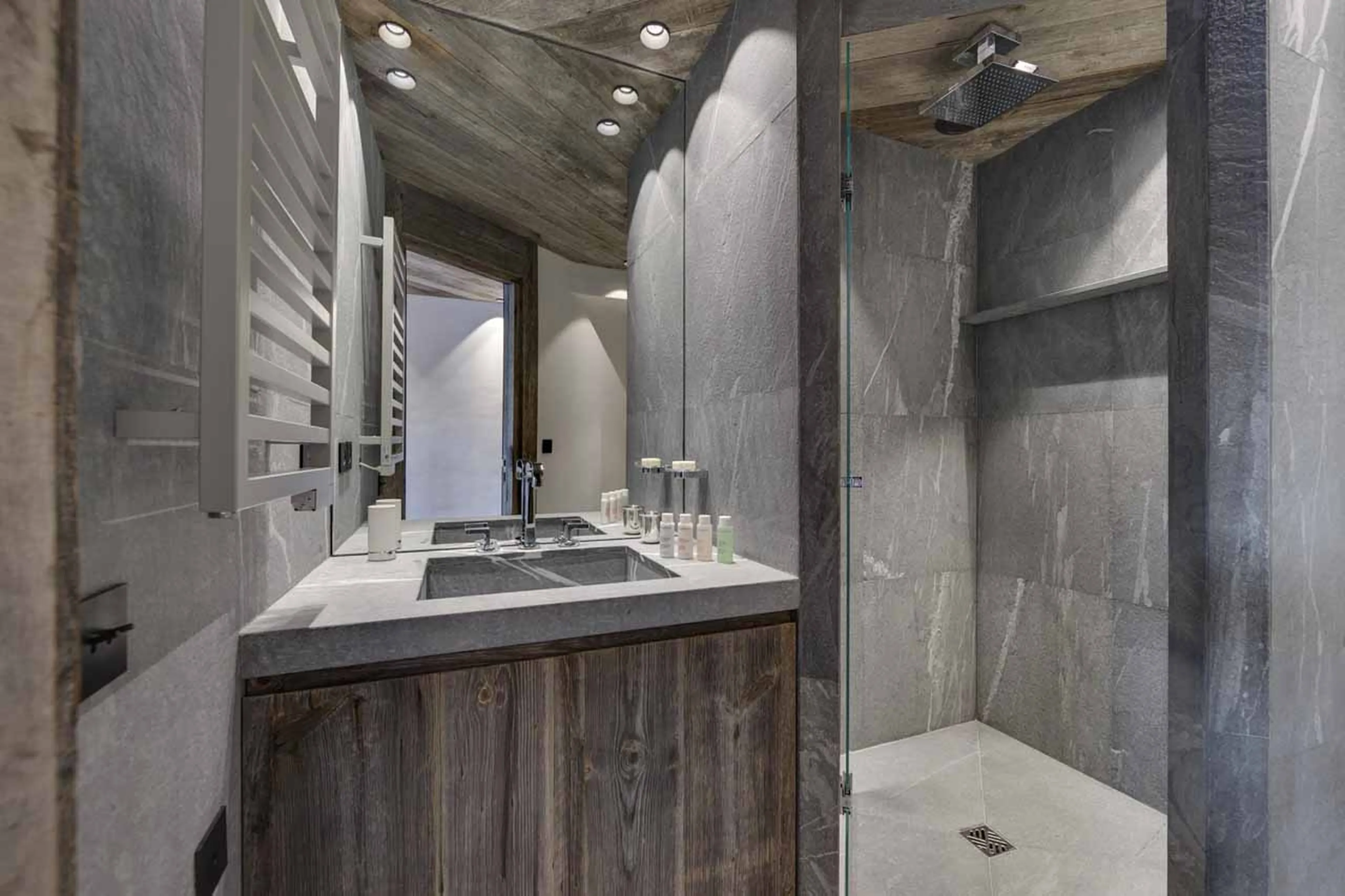 Bedroom 3 en-suite at Chalet L'Ours Blanc in Val d'Isere