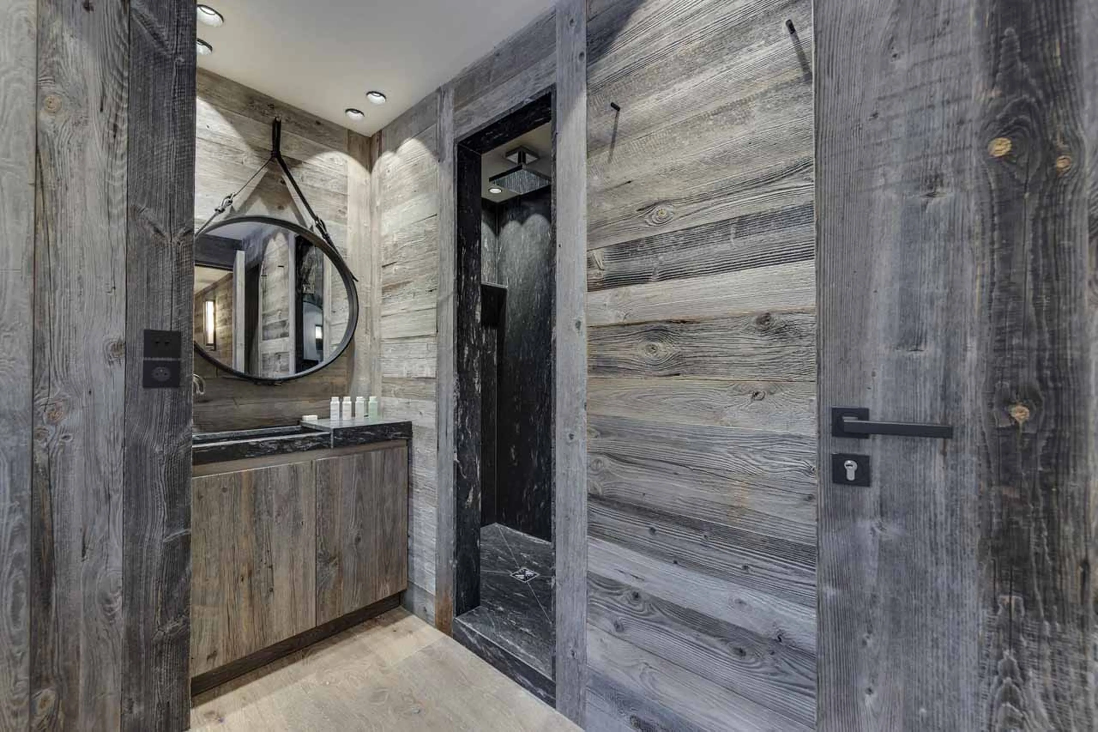 Bedroom 5 en-suite at Chalet L'Ours Blanc in Val d'Isere