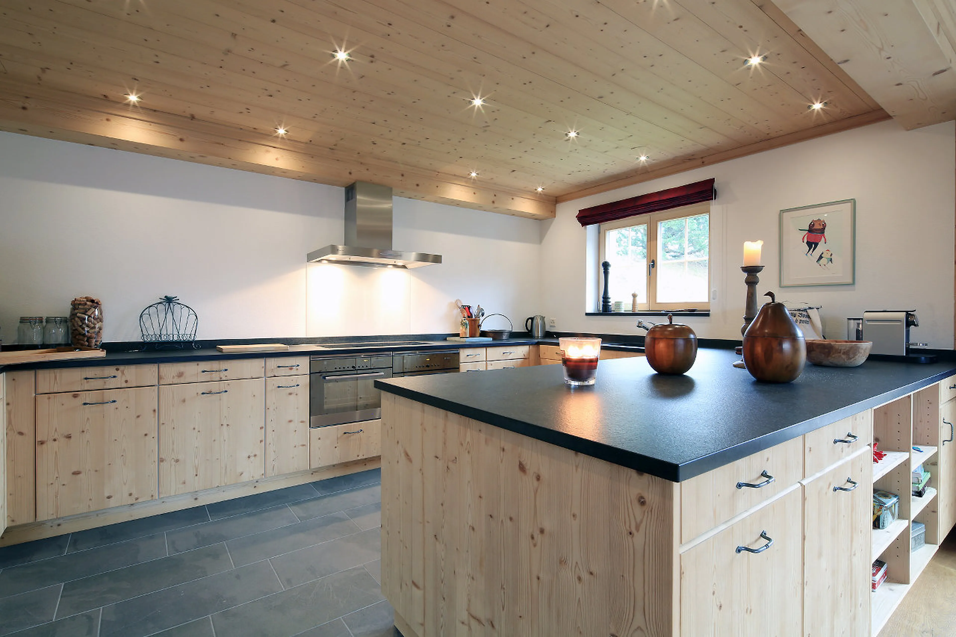 Modern kitchen in Chalet Leugisland in Klosters