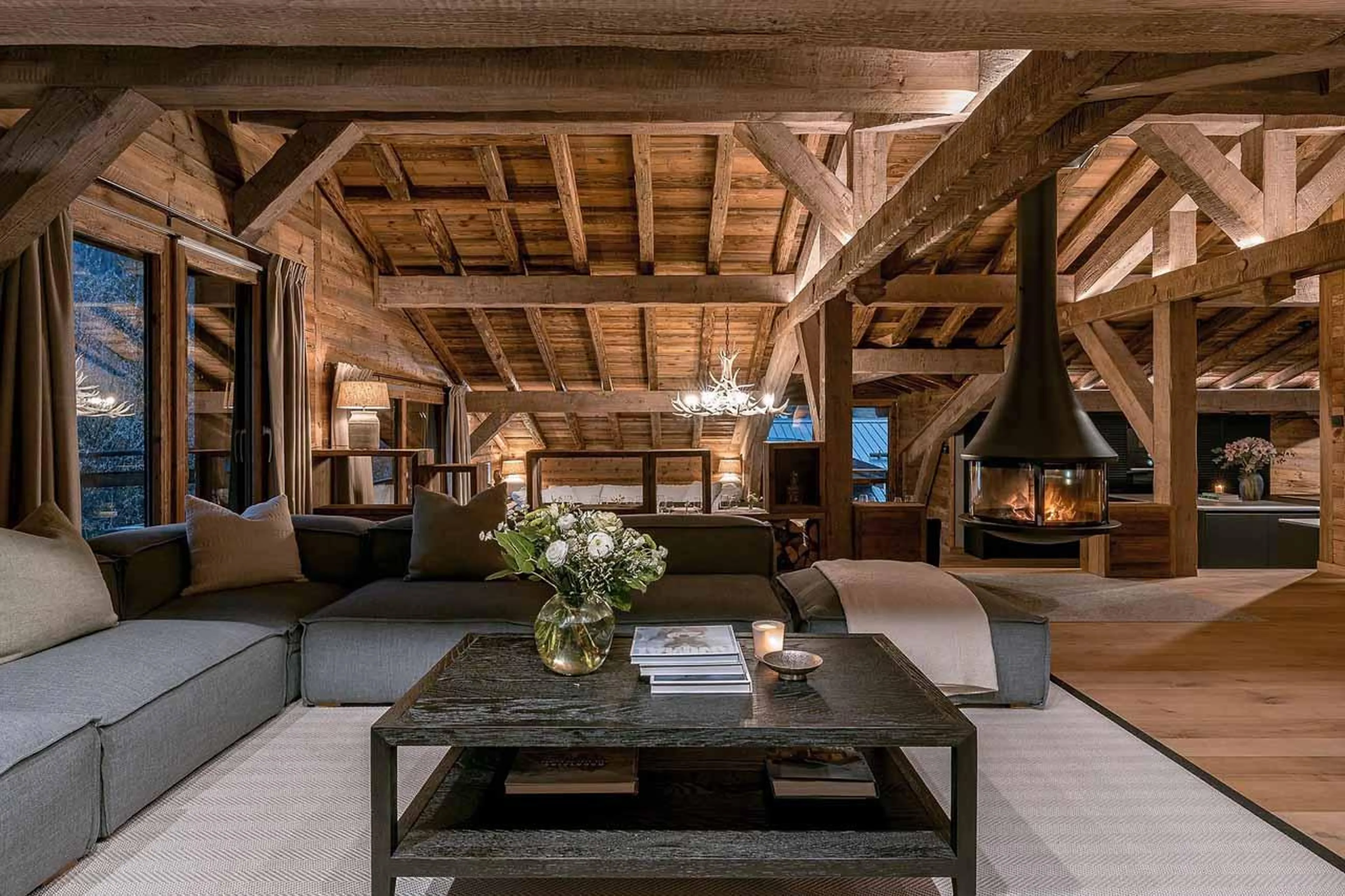 Sitting area with coffee table in Chalet Lupa, Chamonix