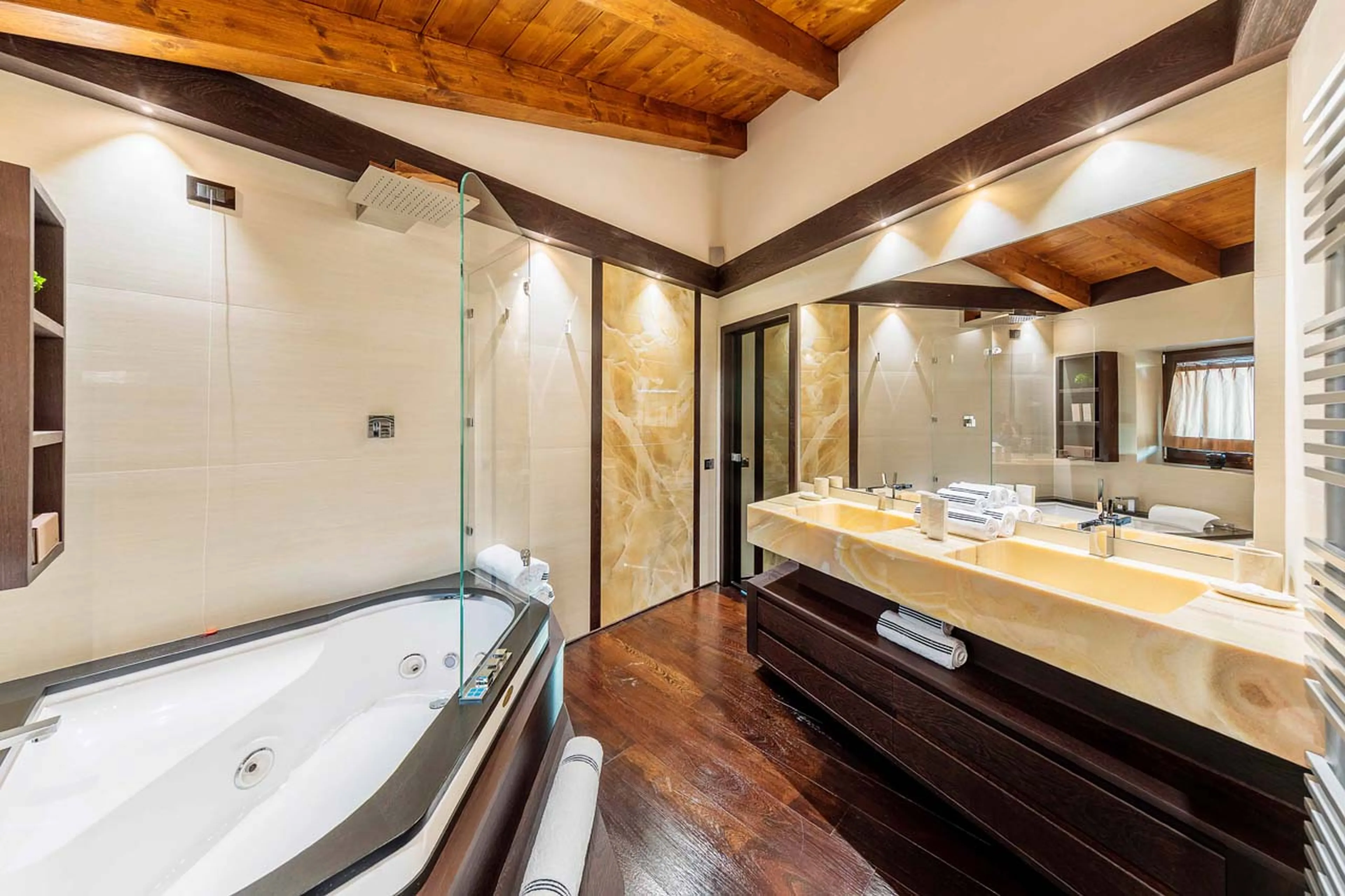 En-suite bathroom at Chalet LV | 02 in Cortina