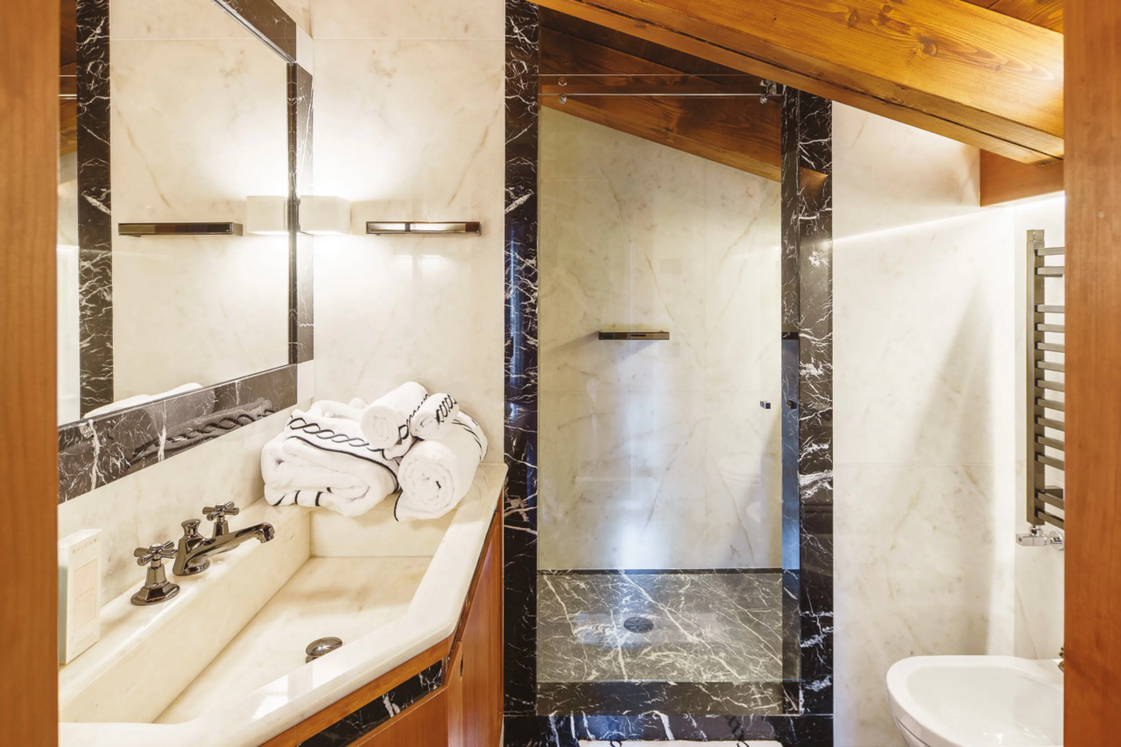 Separate shower room at Chalet LV | 01 in Cortina
