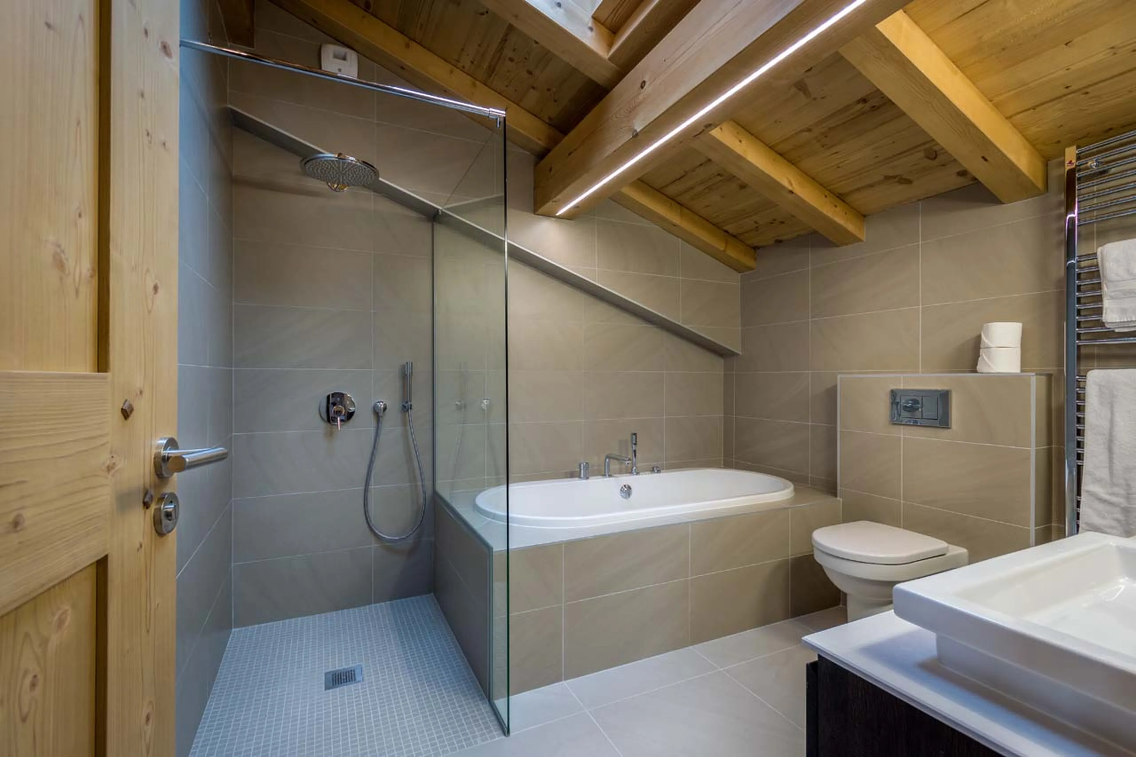En-suite bathroom at Chalet M in Morzine