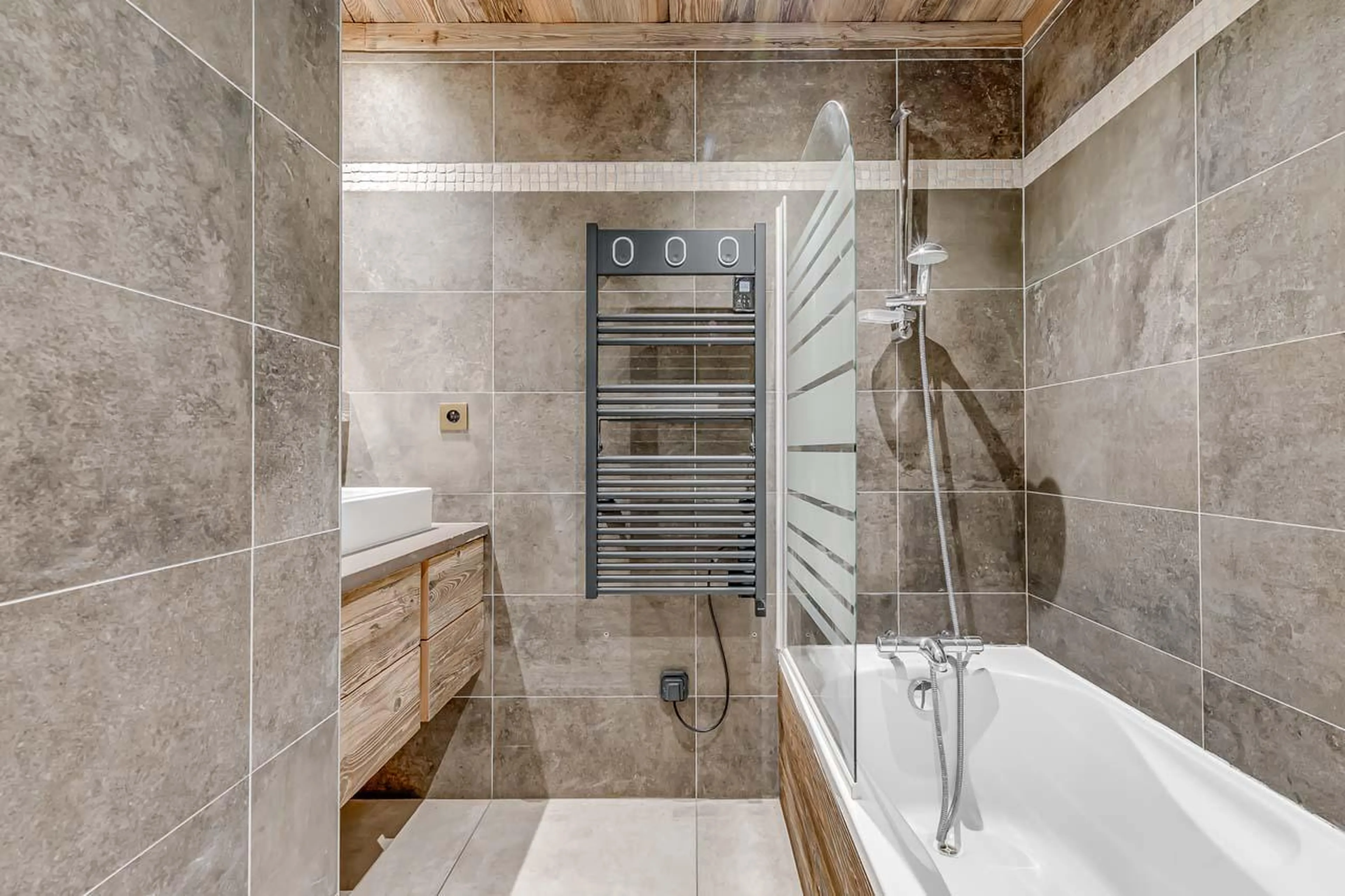 En-suite bathroom at Chalet Macha in Tignes