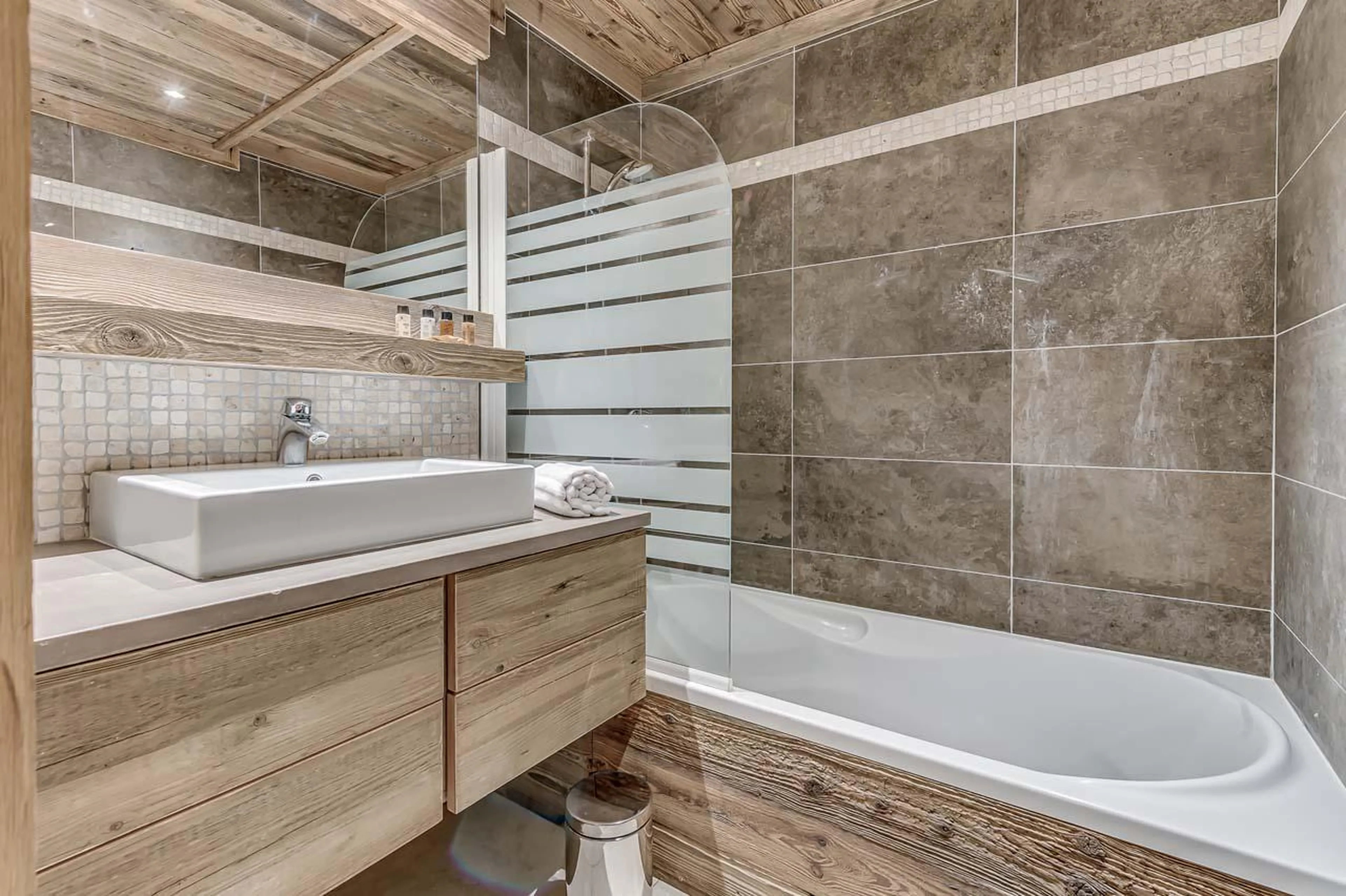 En-suite bathroom at Chalet Macha in Tignes