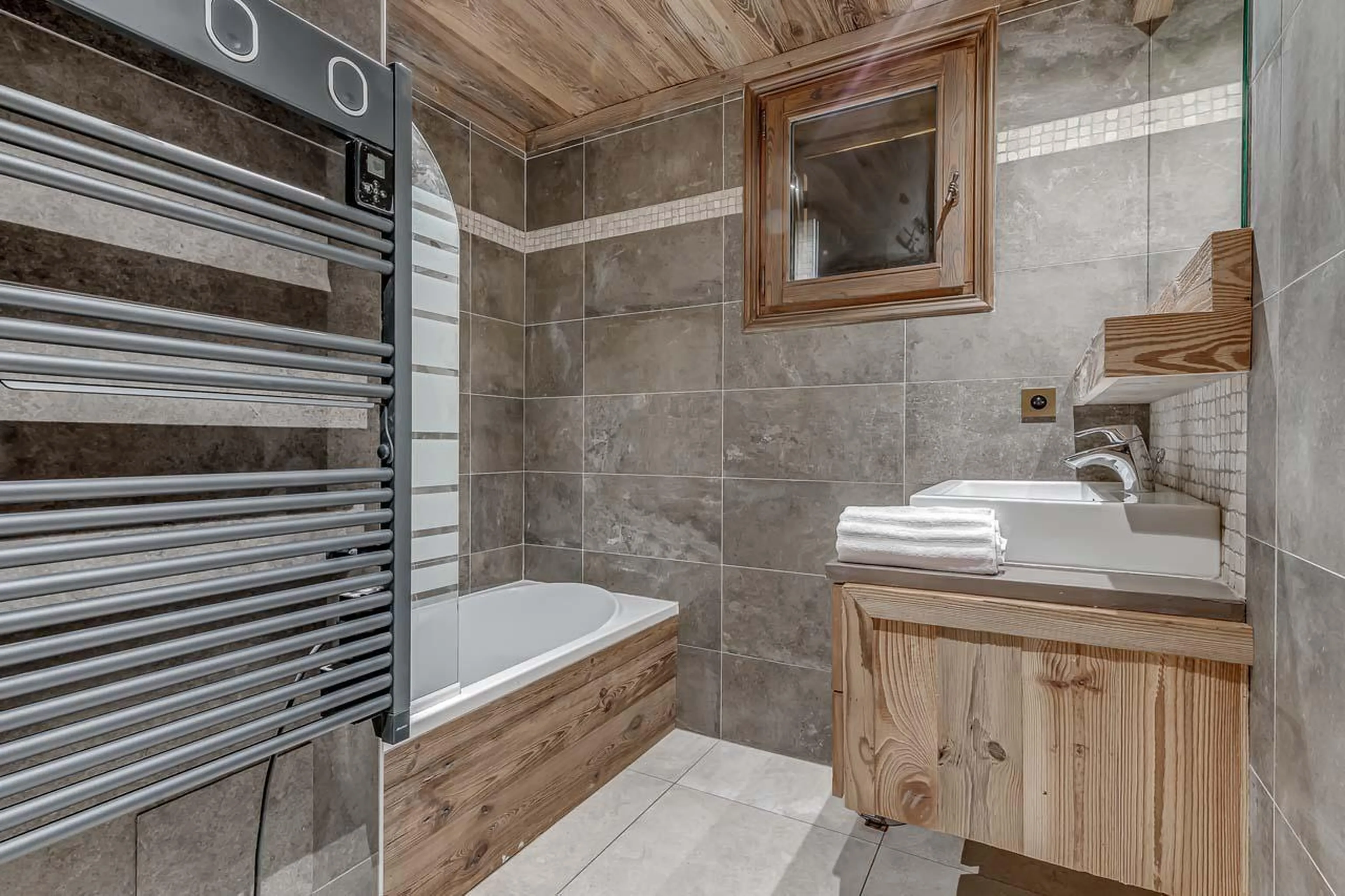 En-suite bathroom at Chalet Macha in Tignes