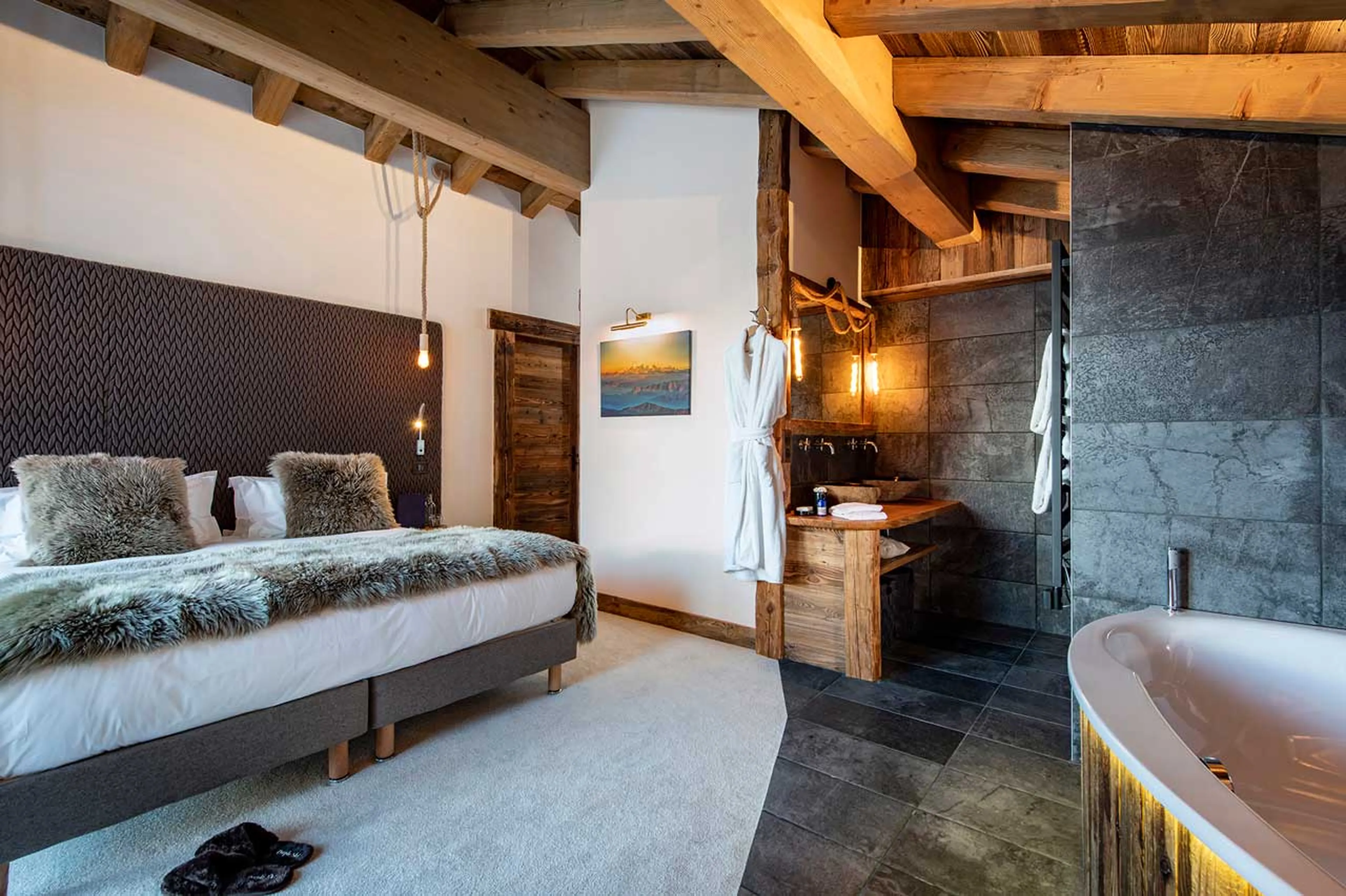 En-suite bathroom with in-room bath at Chalet Machapuchare in Val d'Isere