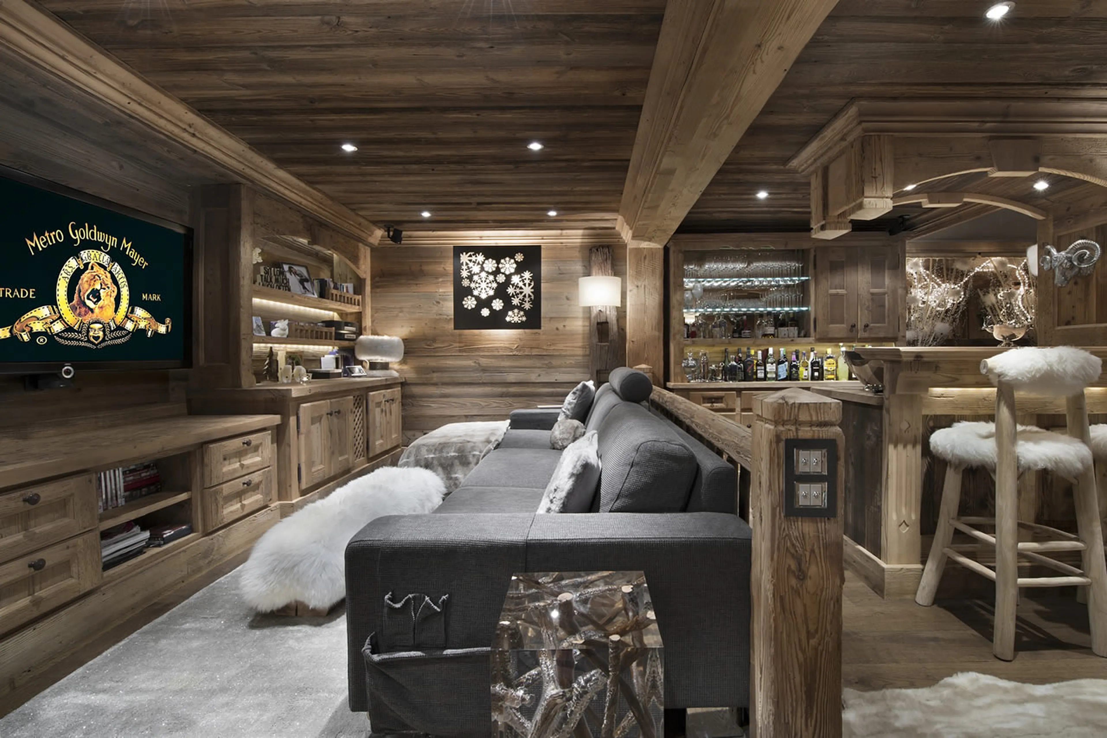 Comfortable couches in front of HD cinema system in Chalet Makalu in Courchevel 1550