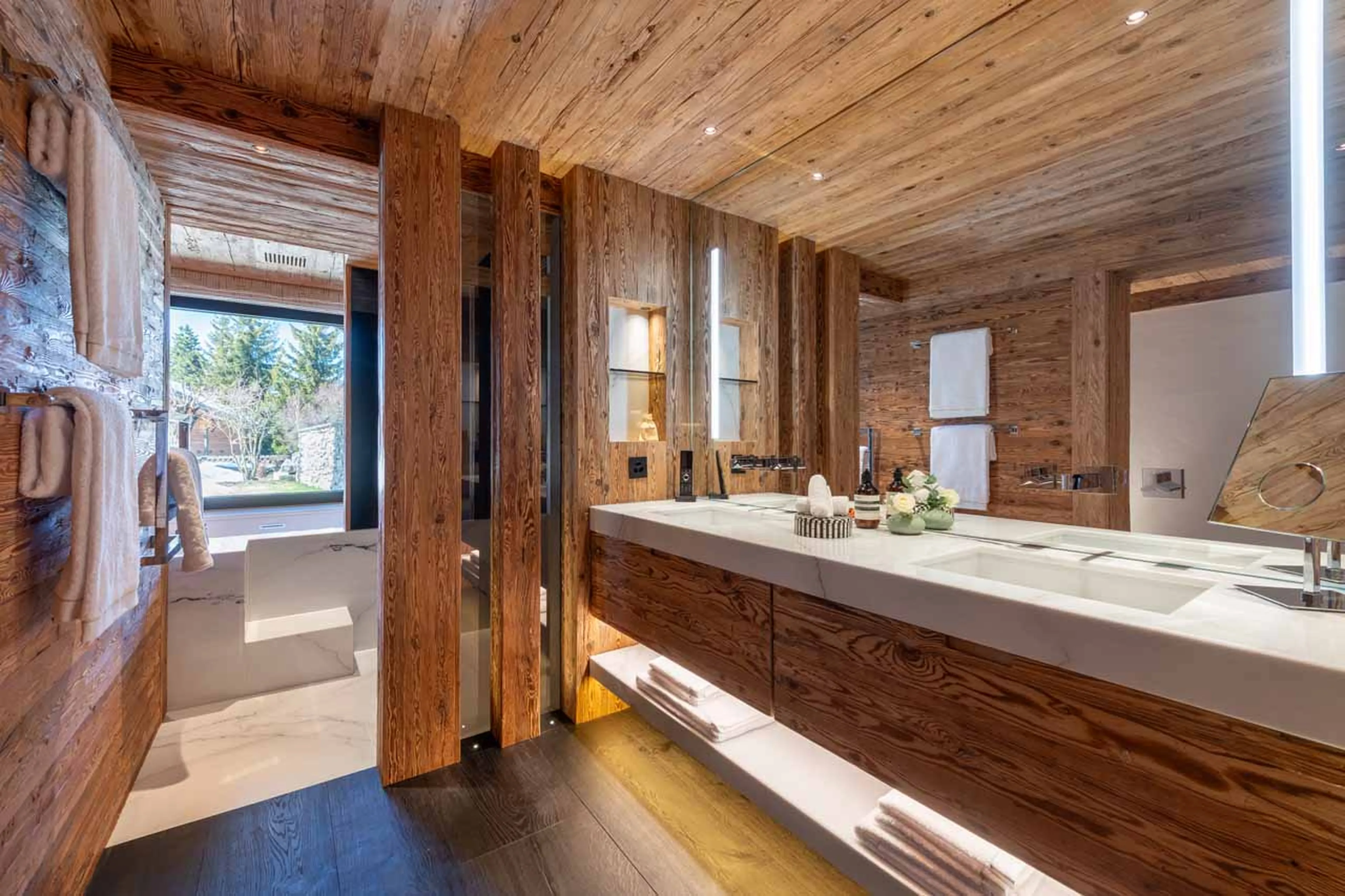 Bedroom 6 en-suite at Chalet Makini in Verbier
