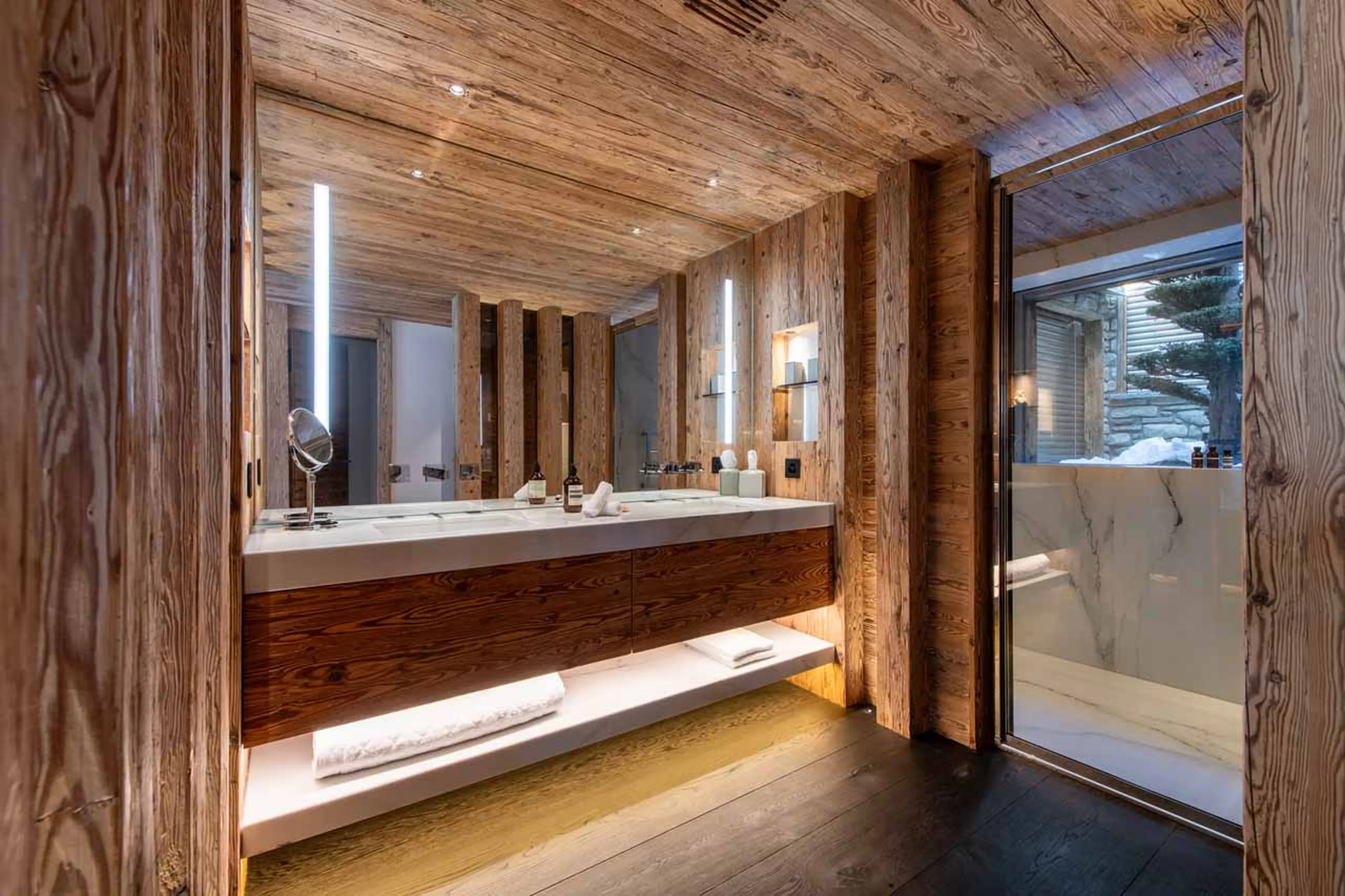 Bedroom 7 en-suite at Chalet Makini in Verbier