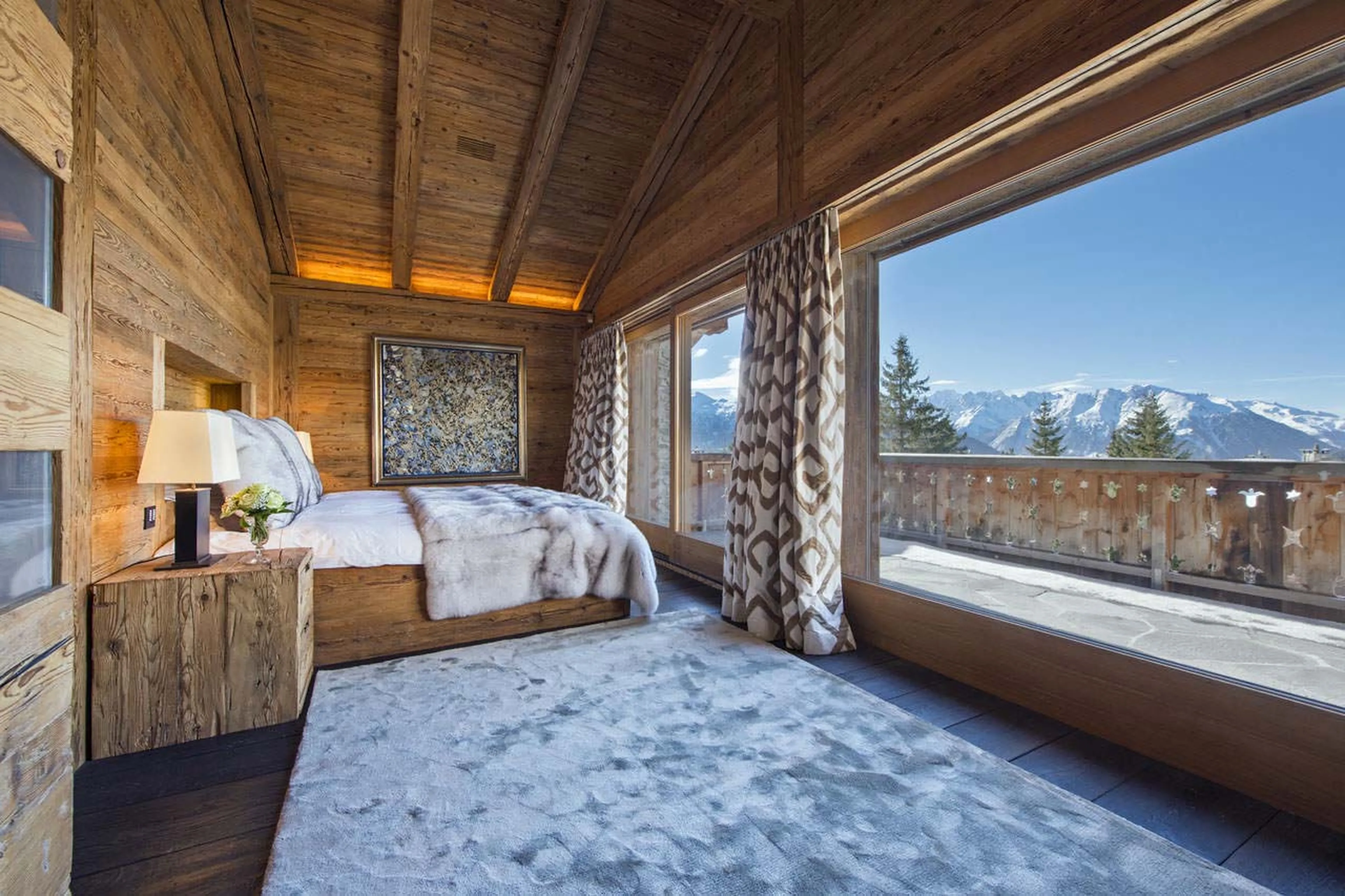 Master bedroom in Chalet Makini in Verbier