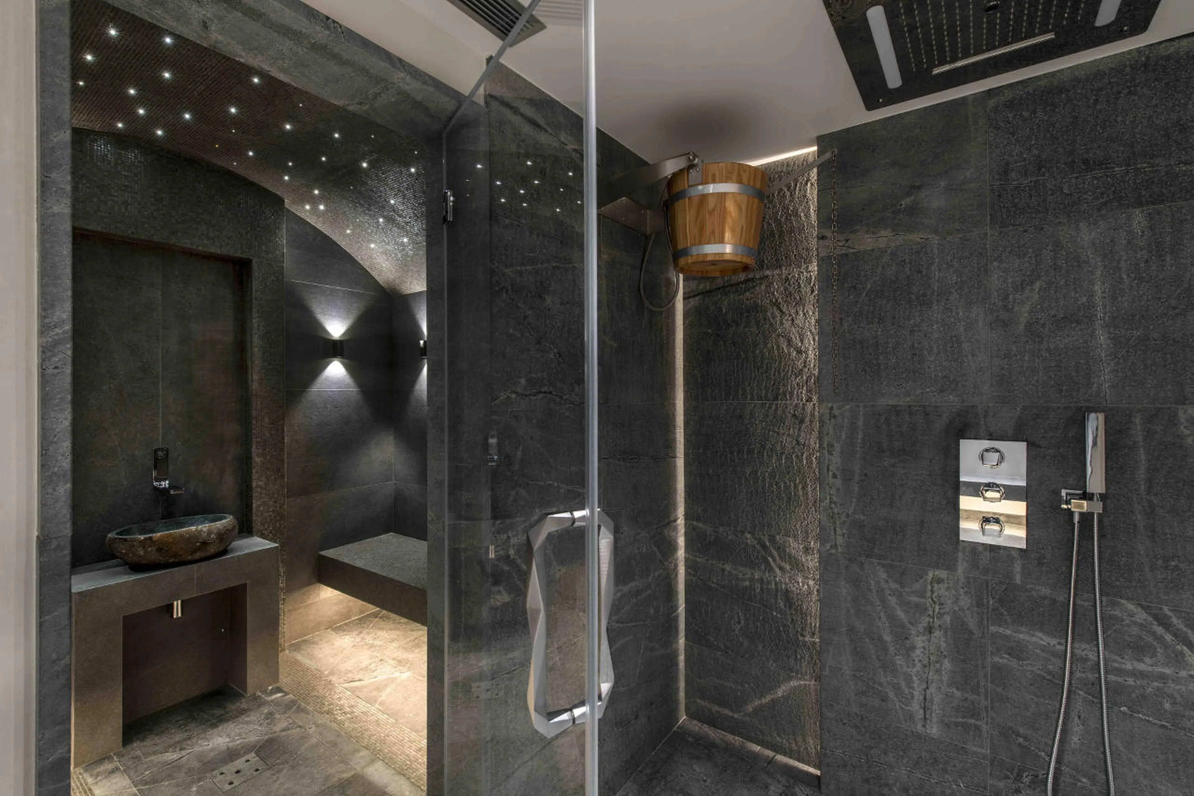 Hammam and bucket shower at Chalet Manasa in Courchevel 1850