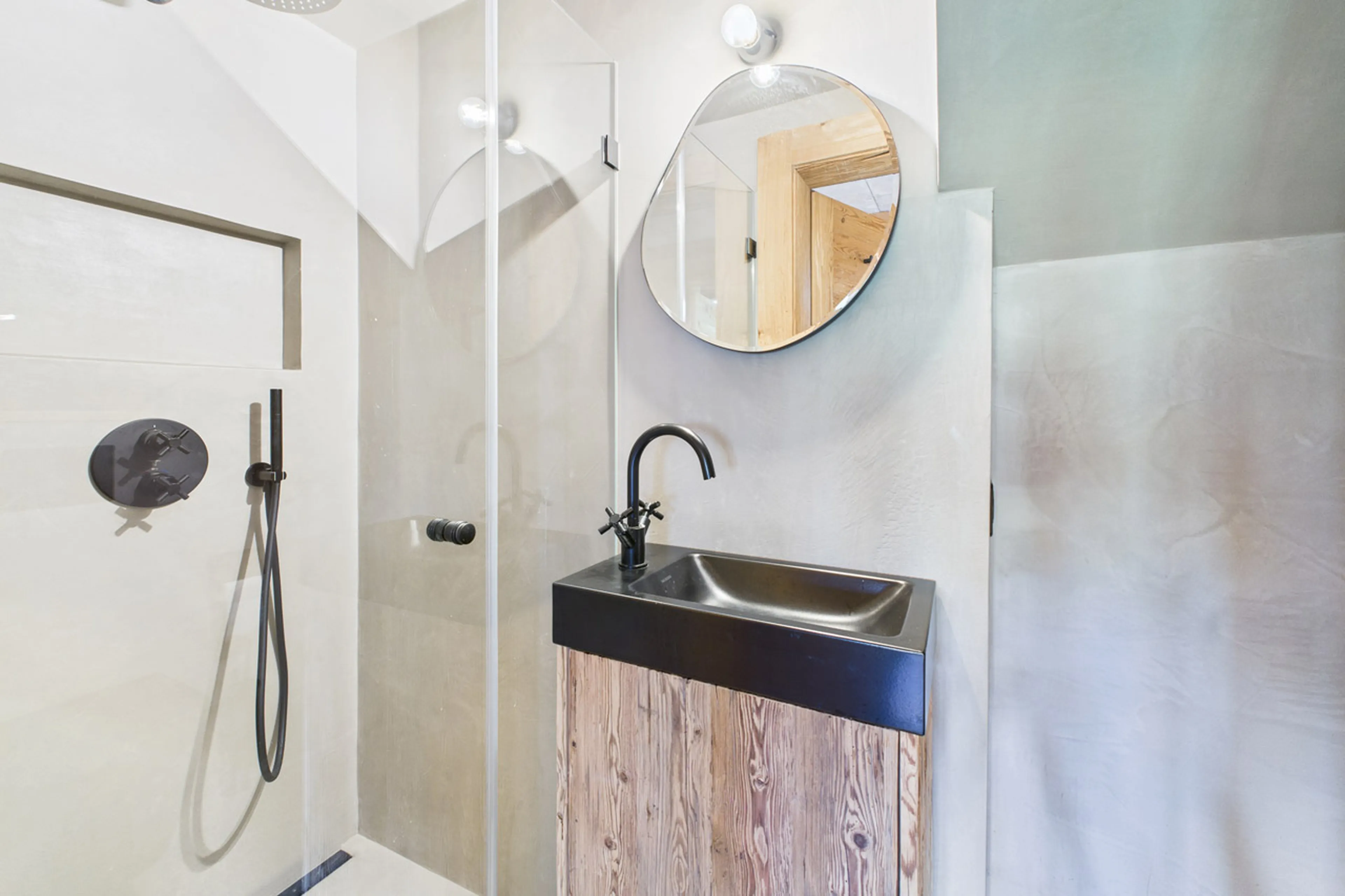 Separate shower room at Chalet Mannenberg near Gstaad
