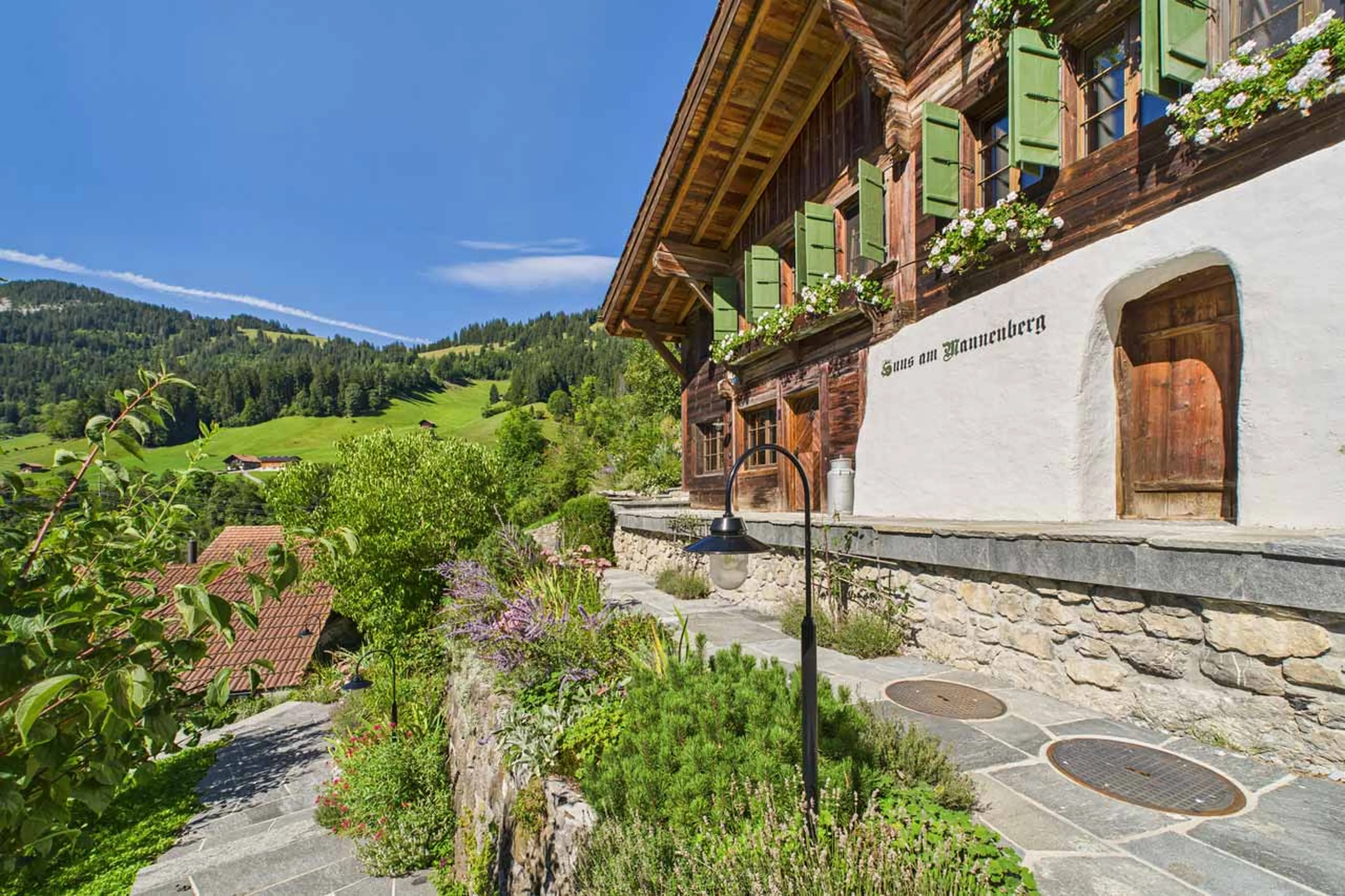 Private setting with mountain views at Chalet Mannenberg near Gstaad