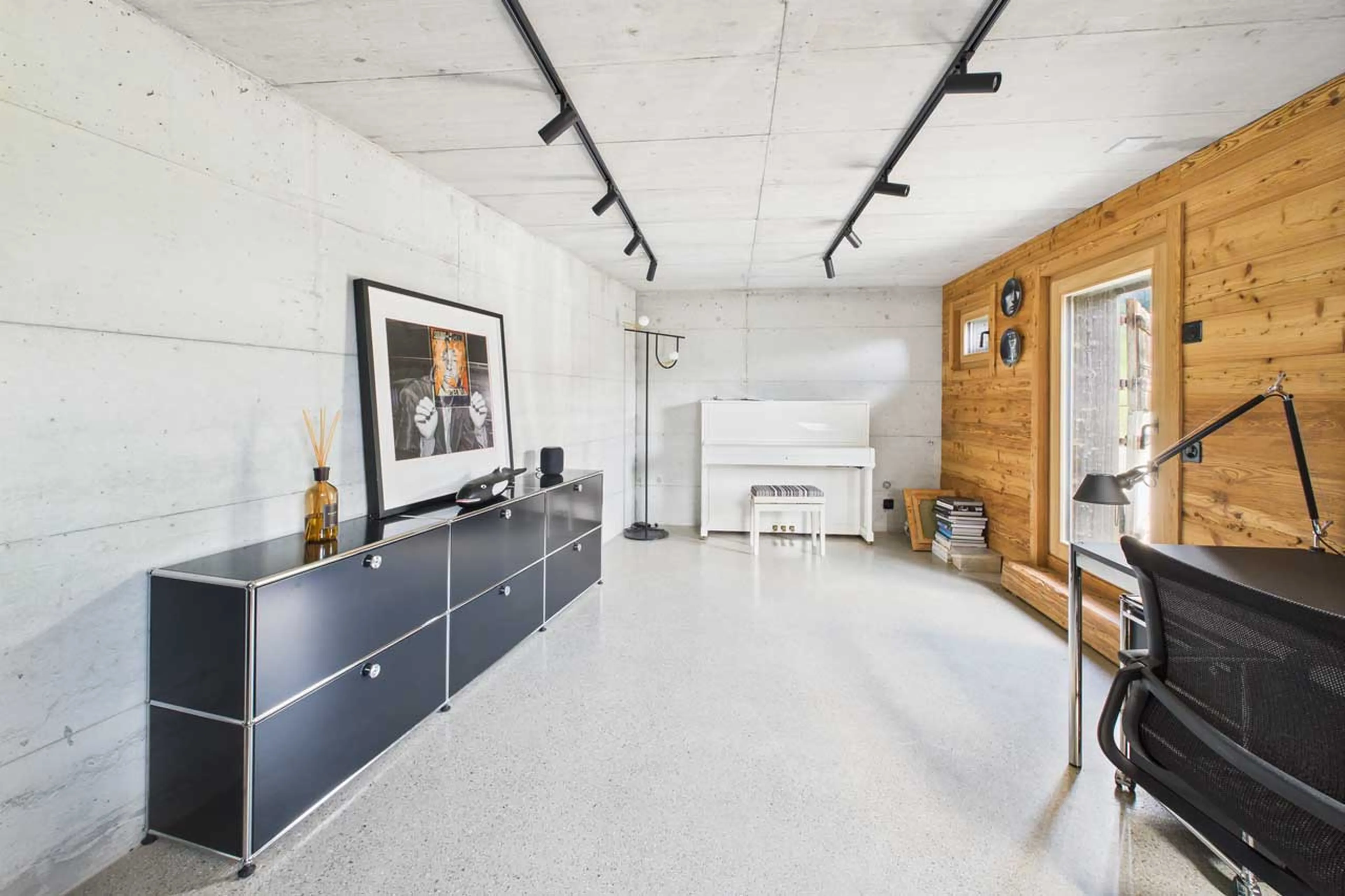 Spacious office at Chalet Mannenberg near Gstaad