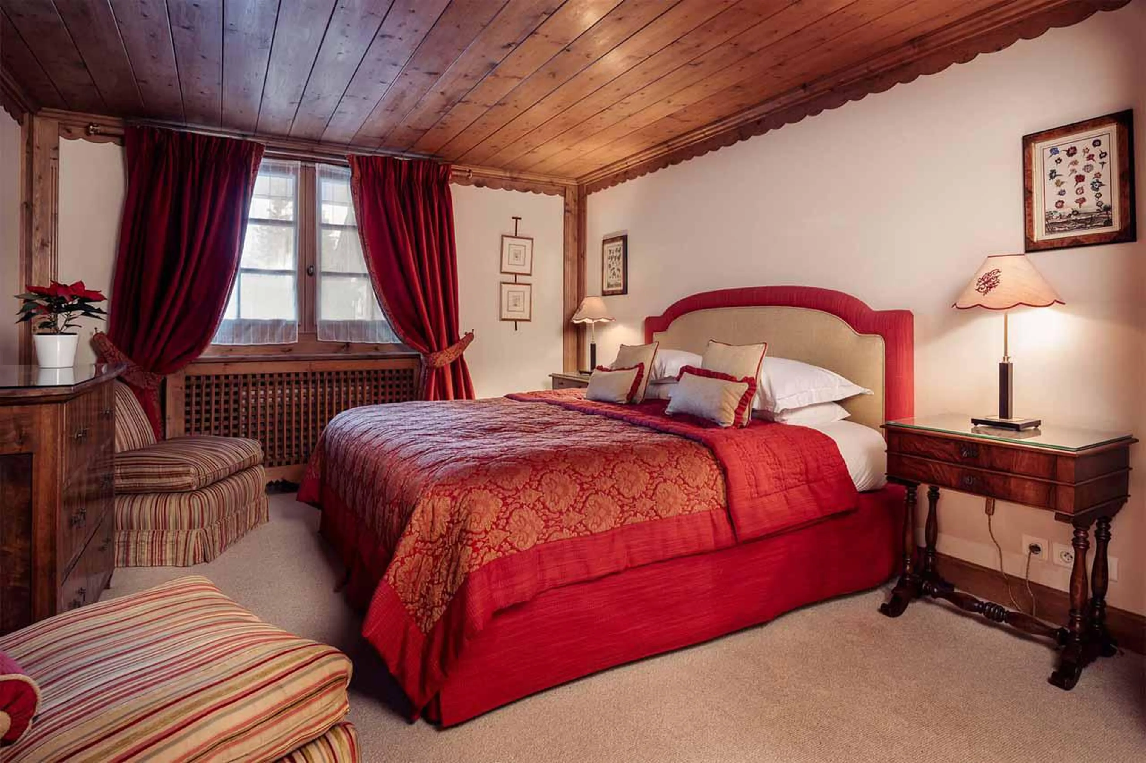 Double/twin bedroom in Chalet Margaux, Courchevel 1850