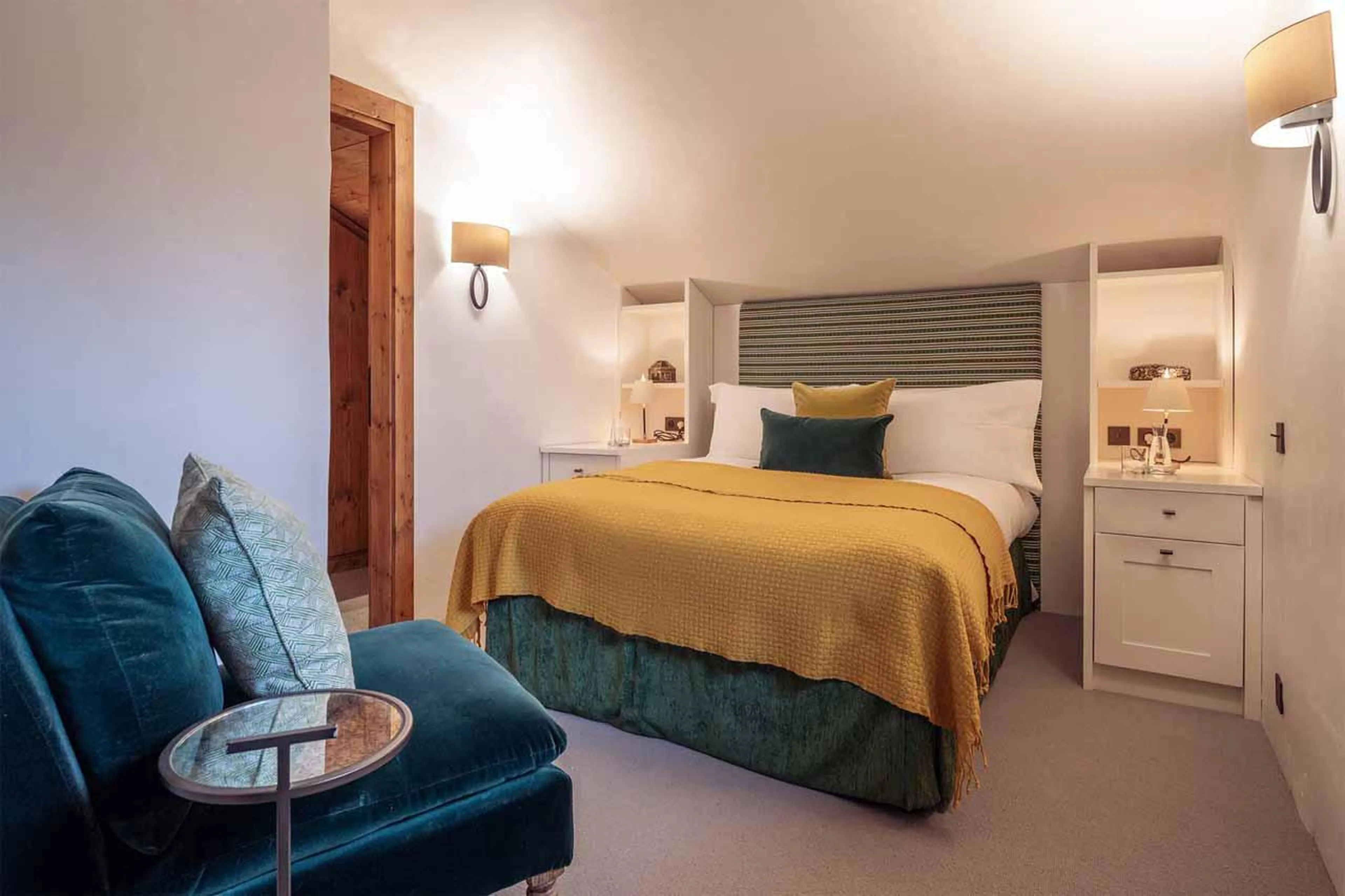 Double bedroom with en-suite shower room in Chalet Margaux, Courchevel 1850