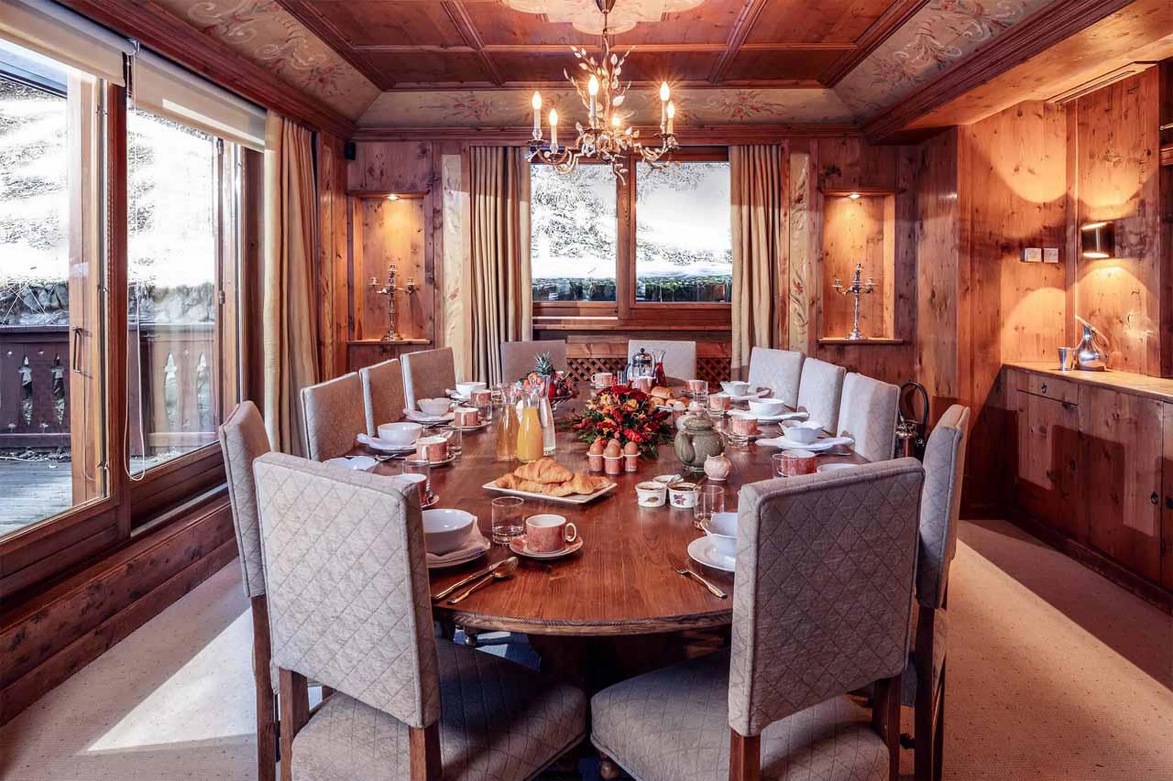 Dining table in Chalet Margaux, Courchevel 1850